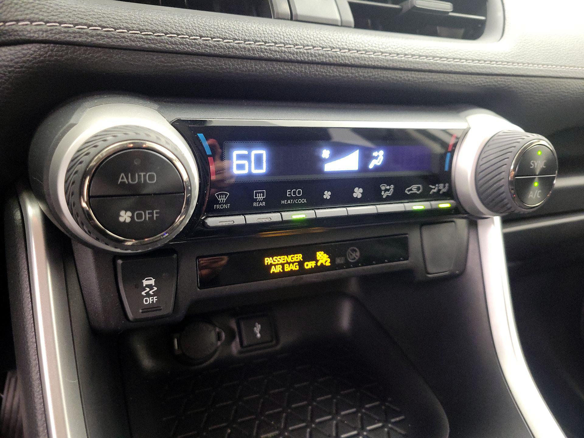 Thumbnail: 2021 Toyota RAV4 - 16