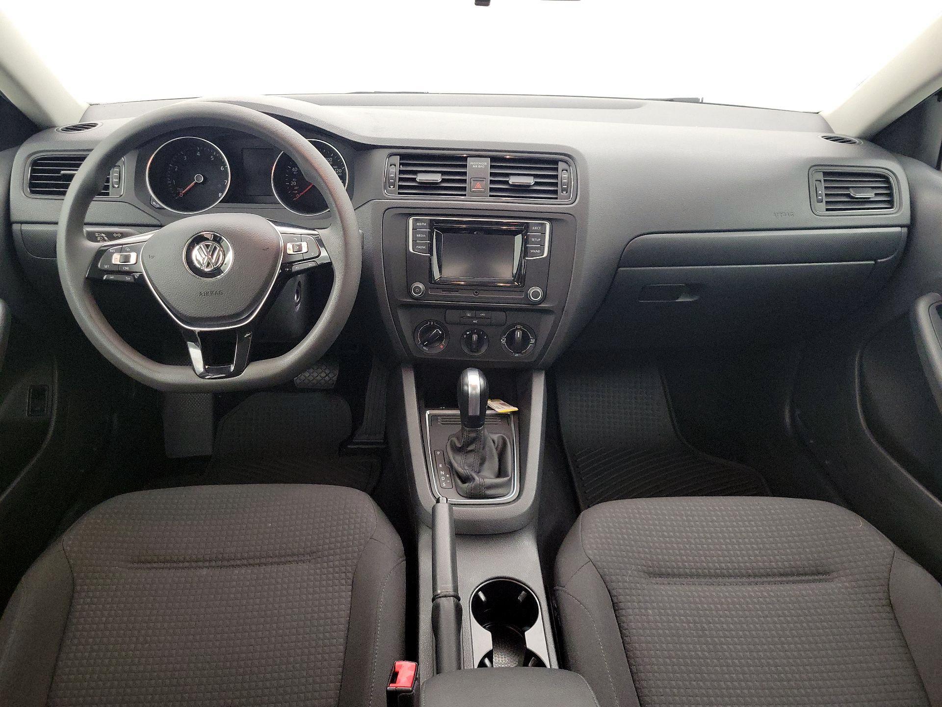 Thumbnail: 2016 Volkswagen Jetta - 9