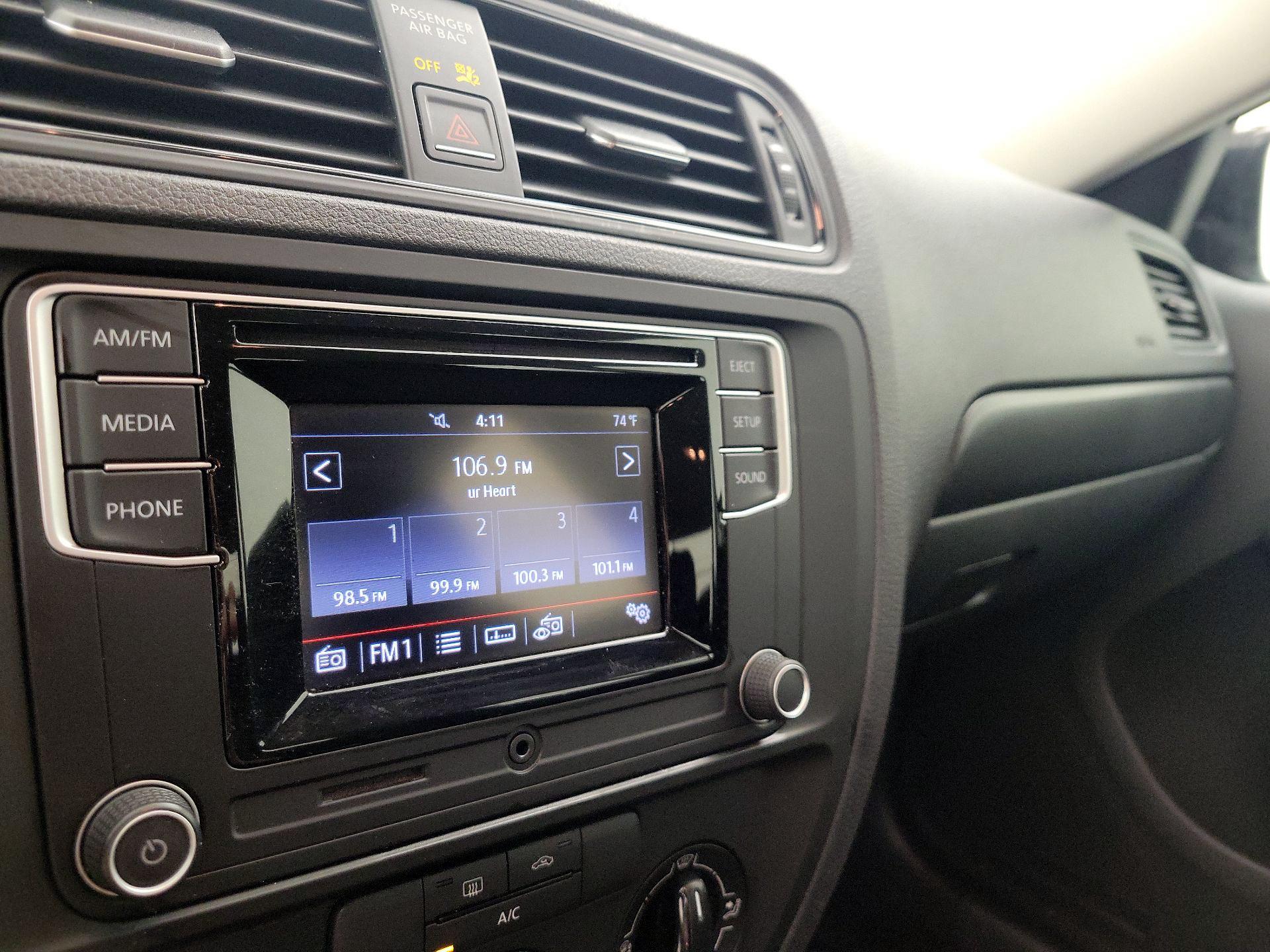 Thumbnail: 2016 Volkswagen Jetta - 14