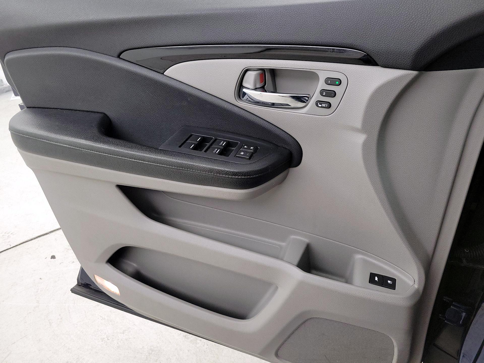 Thumbnail: 2016 Honda Pilot - 12