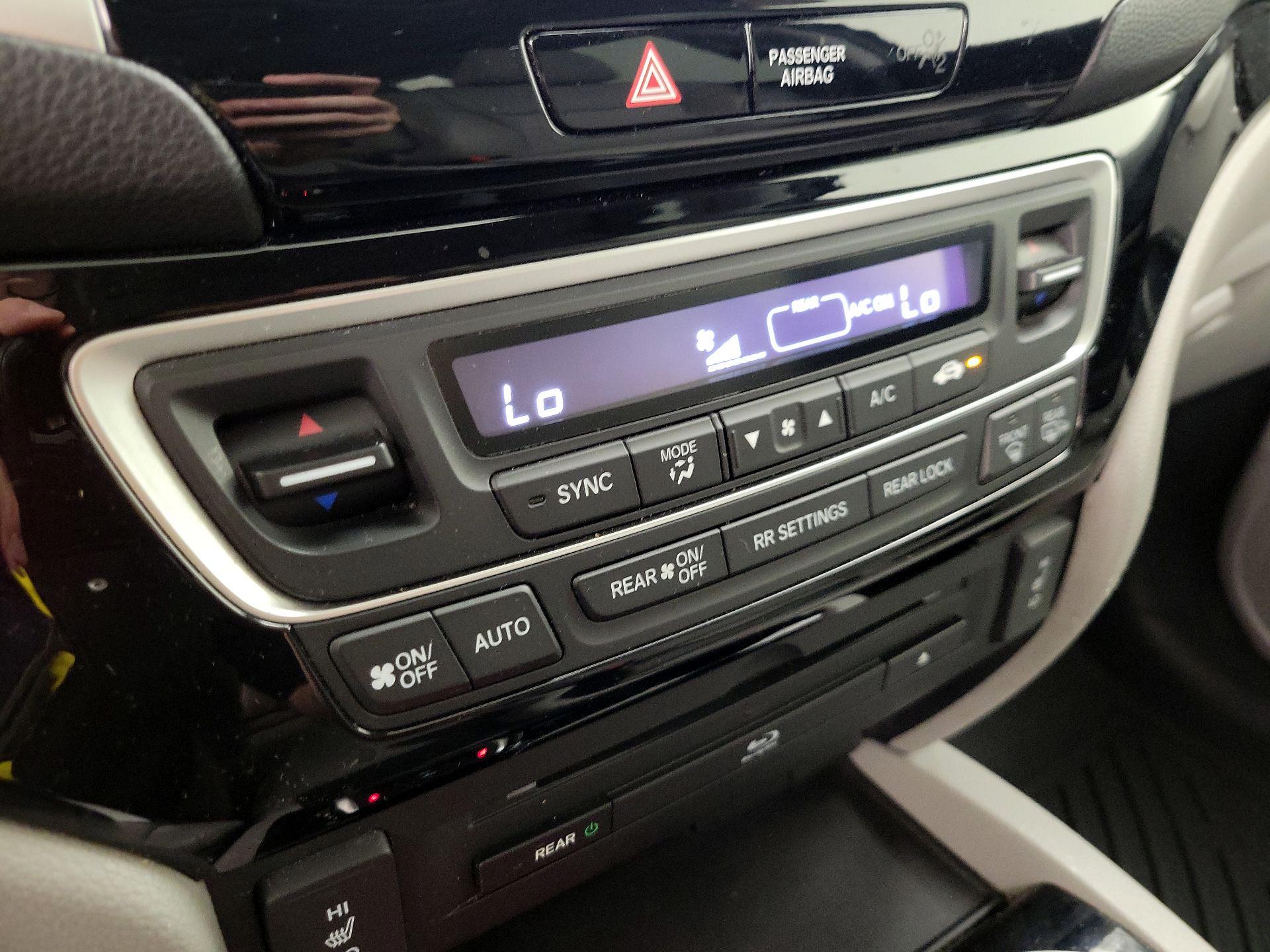 Thumbnail: 2016 Honda Pilot - 16