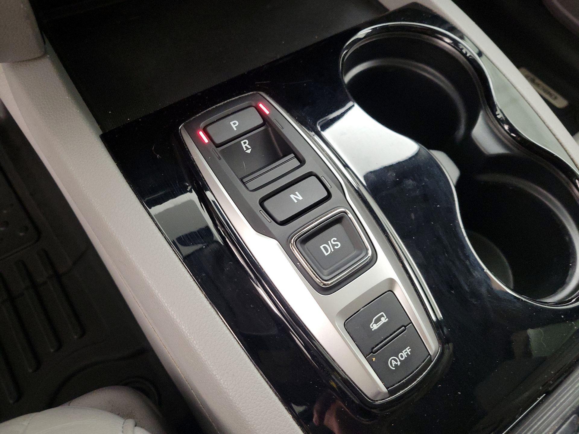 Thumbnail: 2016 Honda Pilot - 17