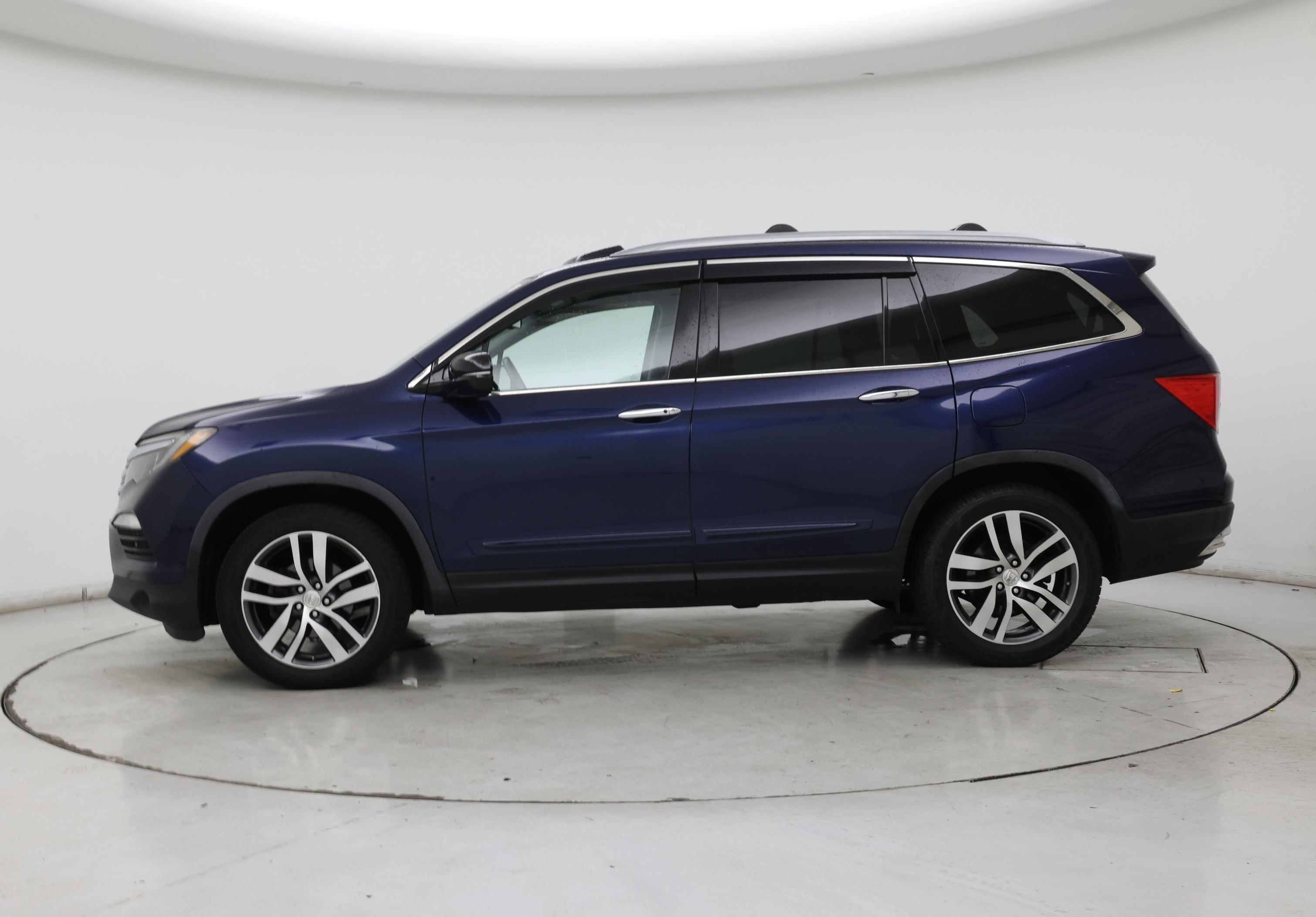 Thumbnail: 2016 Honda Pilot - 3