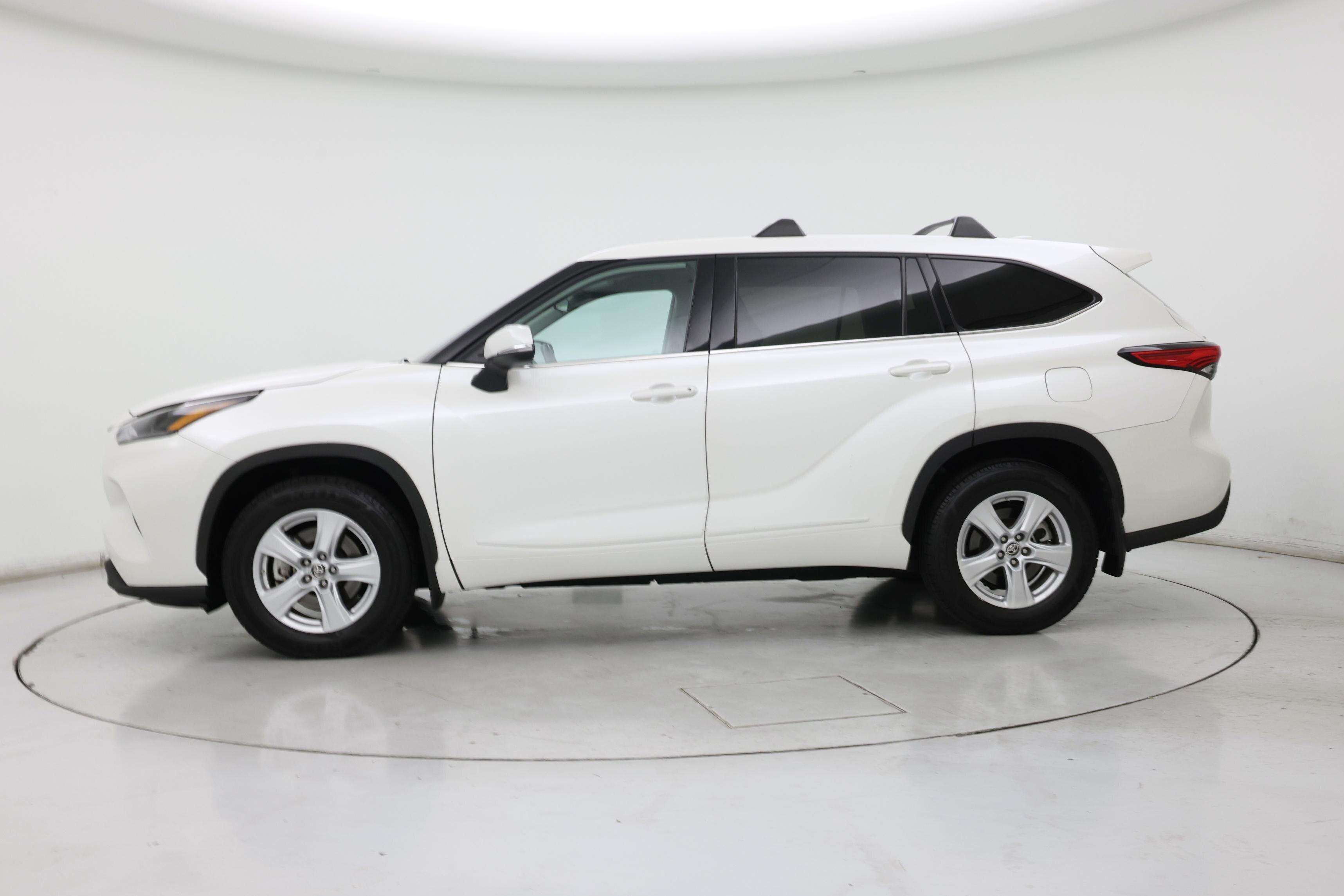 Thumbnail: 2021 Toyota Highlander - 3