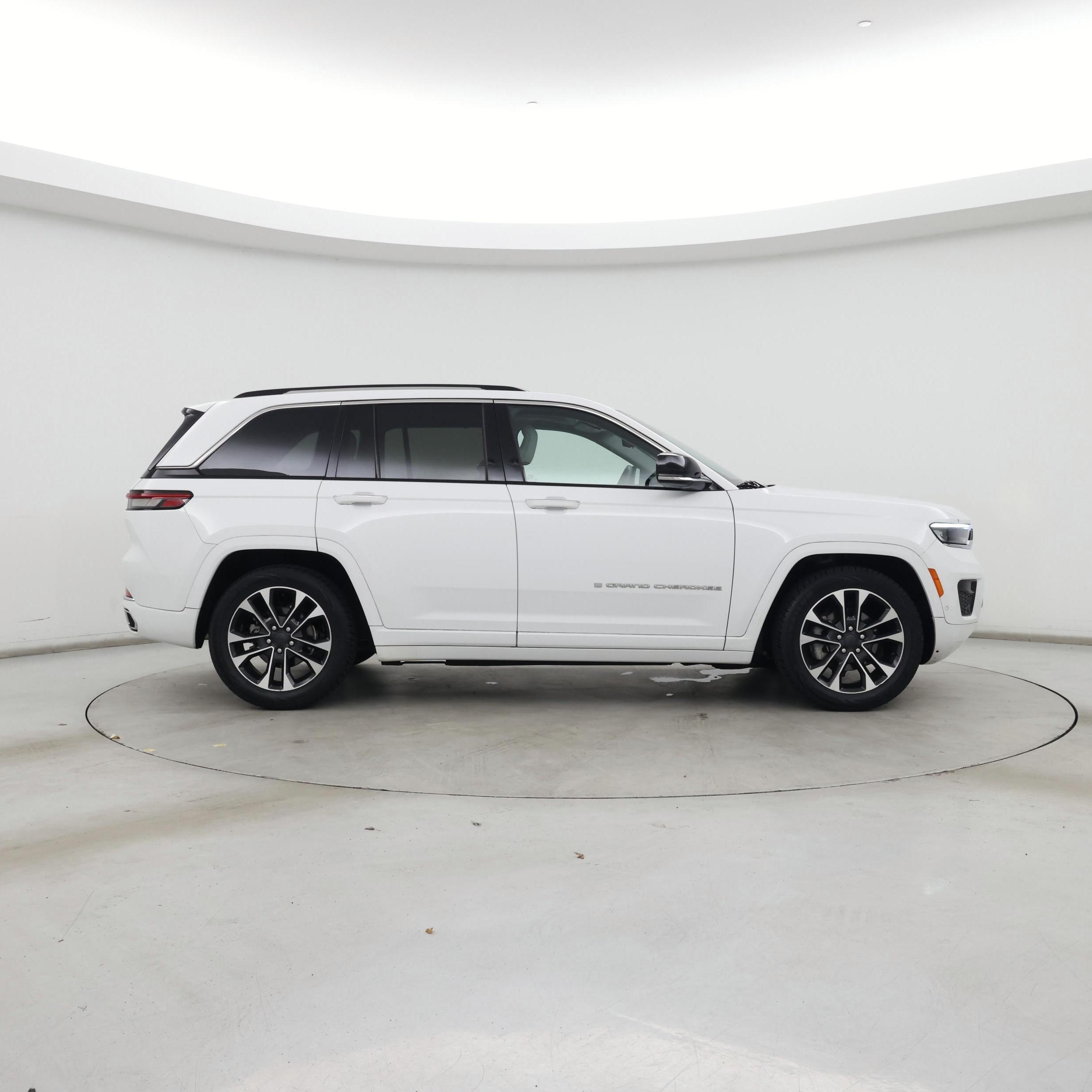 Thumbnail: 2022 Jeep Grand Cherokee - 7