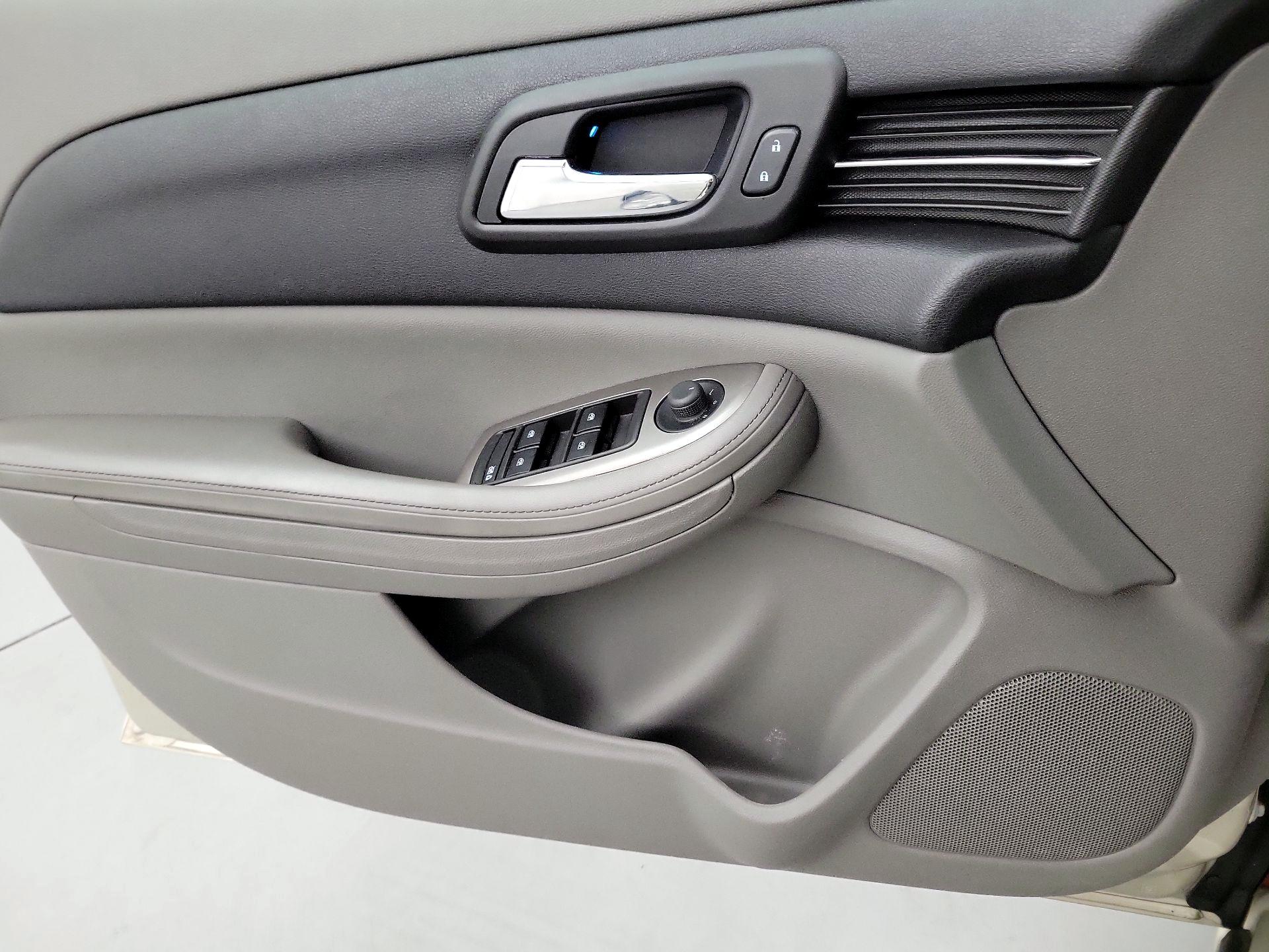 Thumbnail: 2014 Chevrolet Malibu - 12