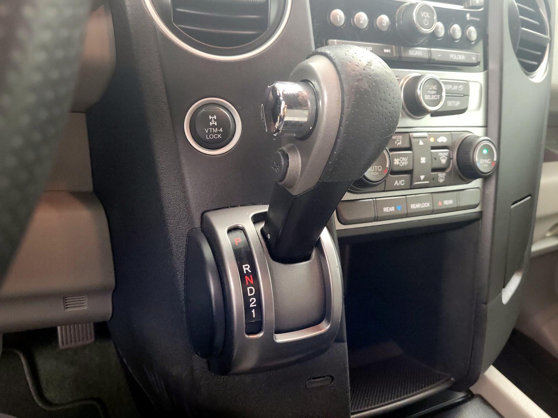 Thumbnail: 2015 Honda Pilot - 17