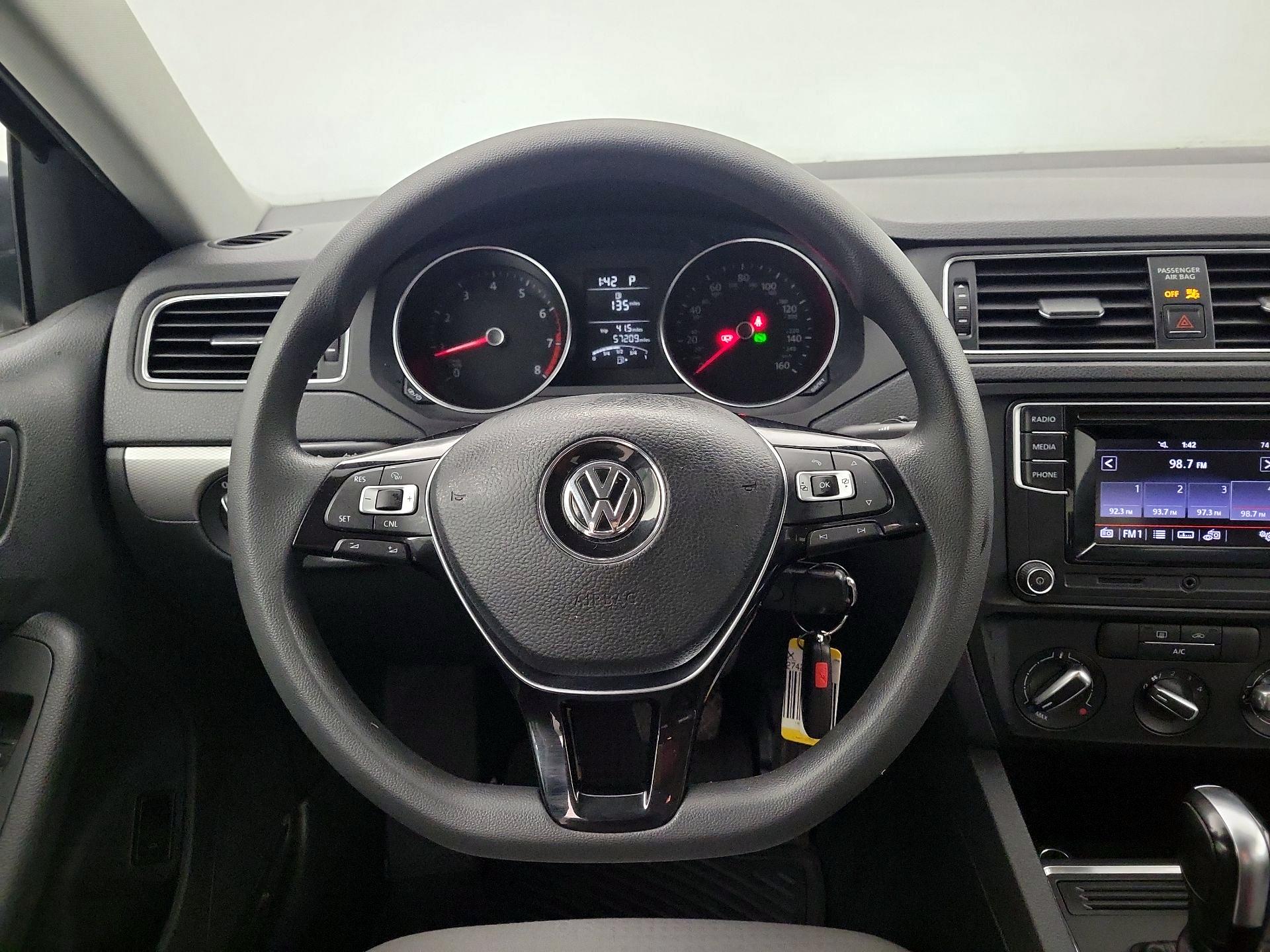 Thumbnail: 2018 Volkswagen Jetta - 10