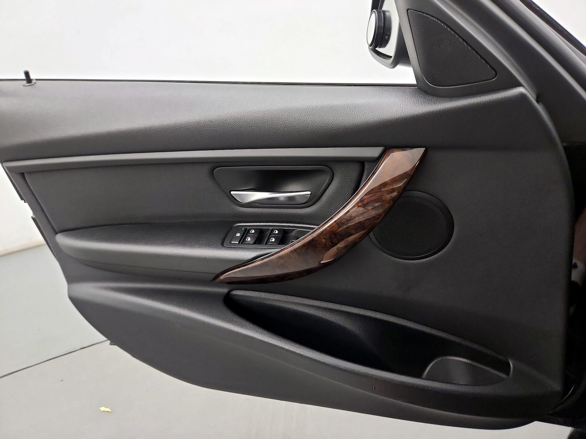 Thumbnail: 2015 BMW 3 Series - 12