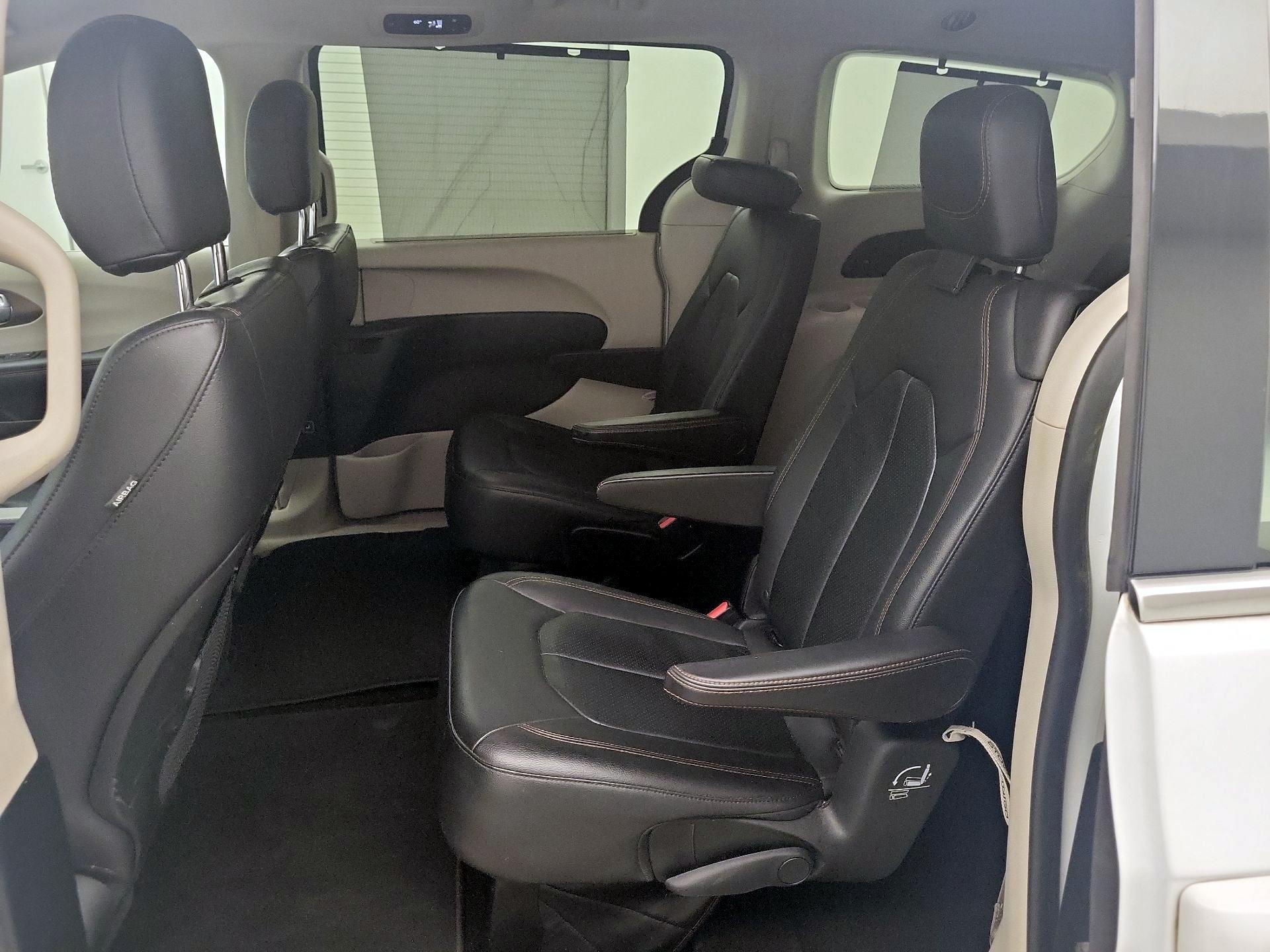 Thumbnail: 2018 Chrysler Pacifica - 19