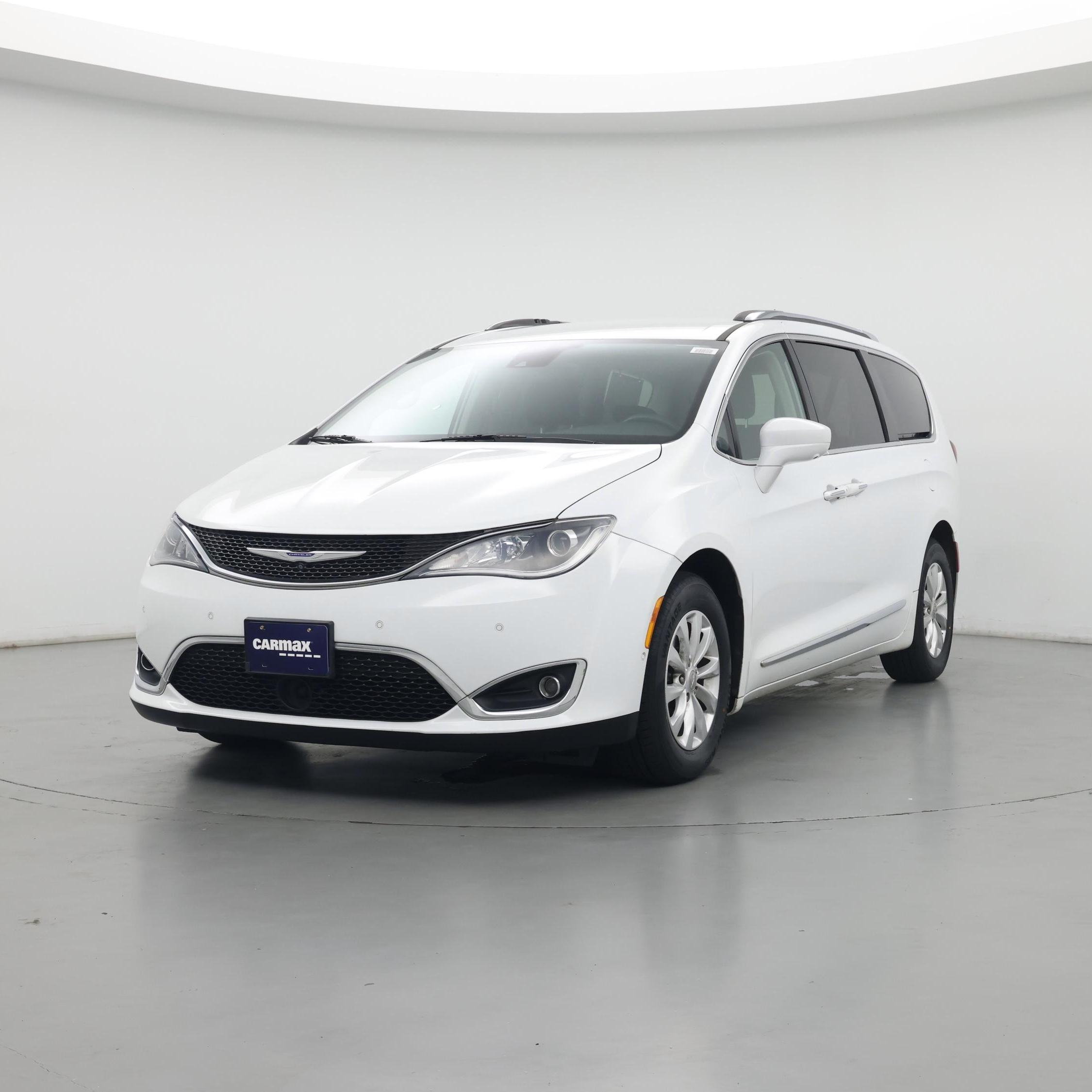 Thumbnail: 2018 Chrysler Pacifica - 4