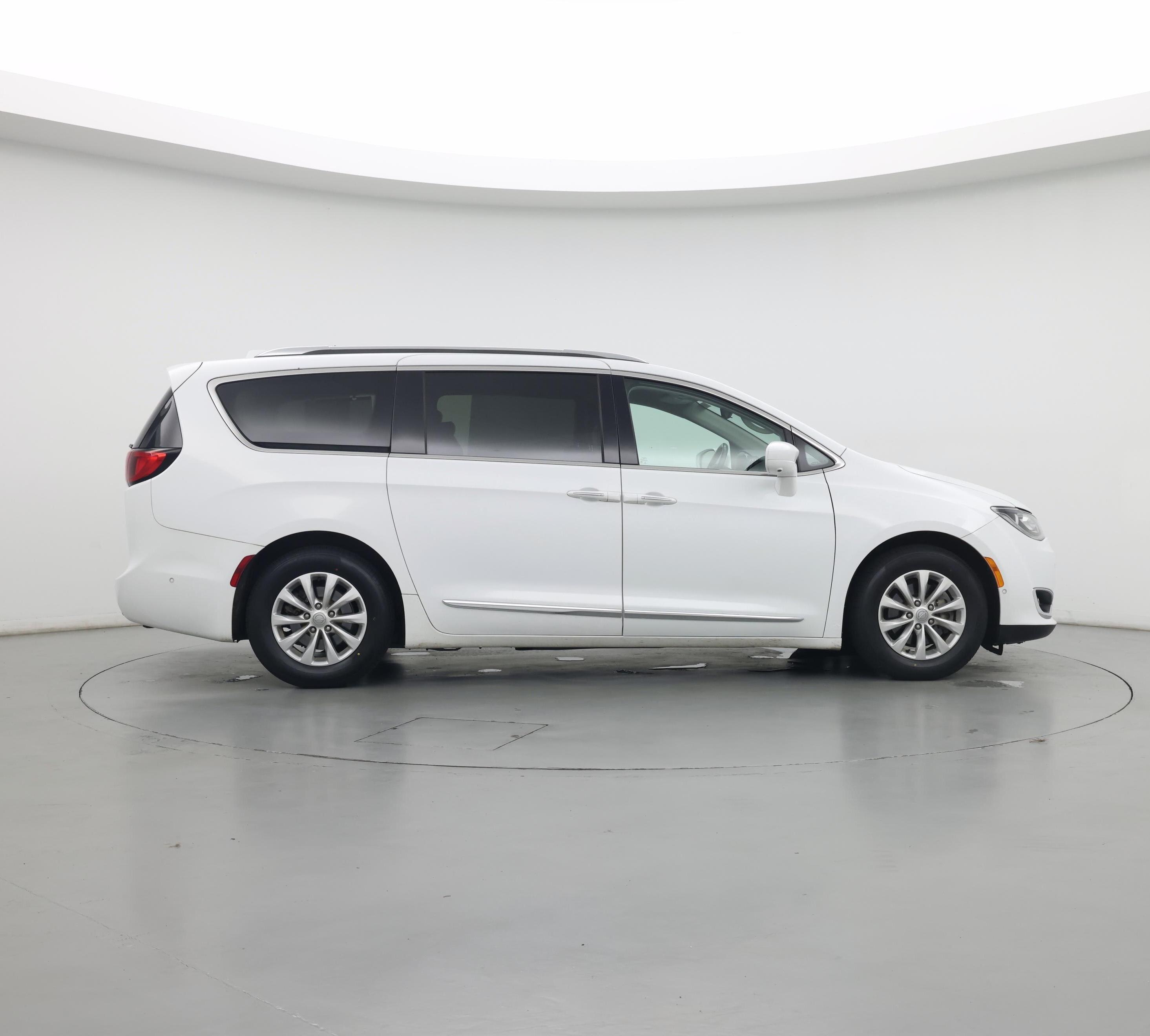 Thumbnail: 2018 Chrysler Pacifica - 7