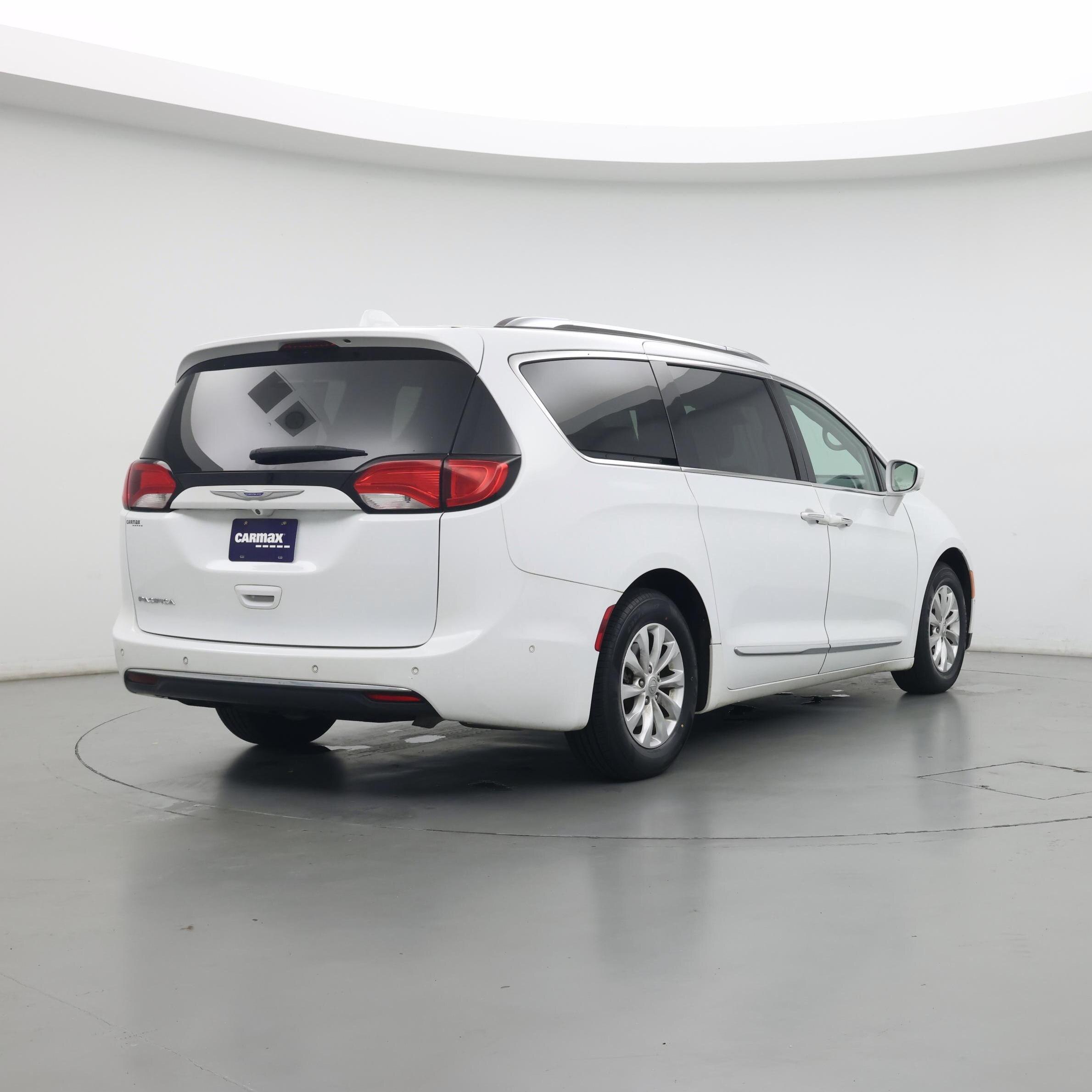 Thumbnail: 2018 Chrysler Pacifica - 8