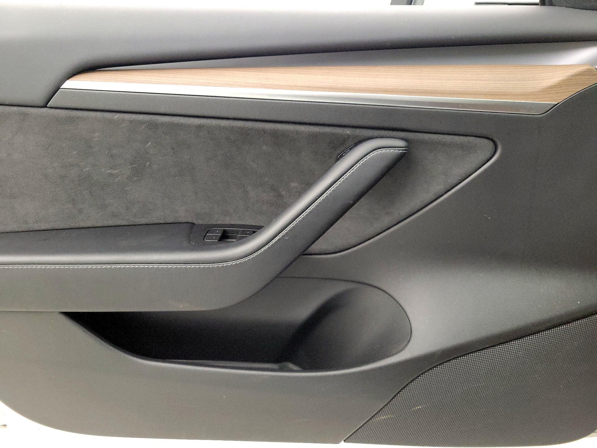 Thumbnail: 2021 Tesla Model 3 - 12