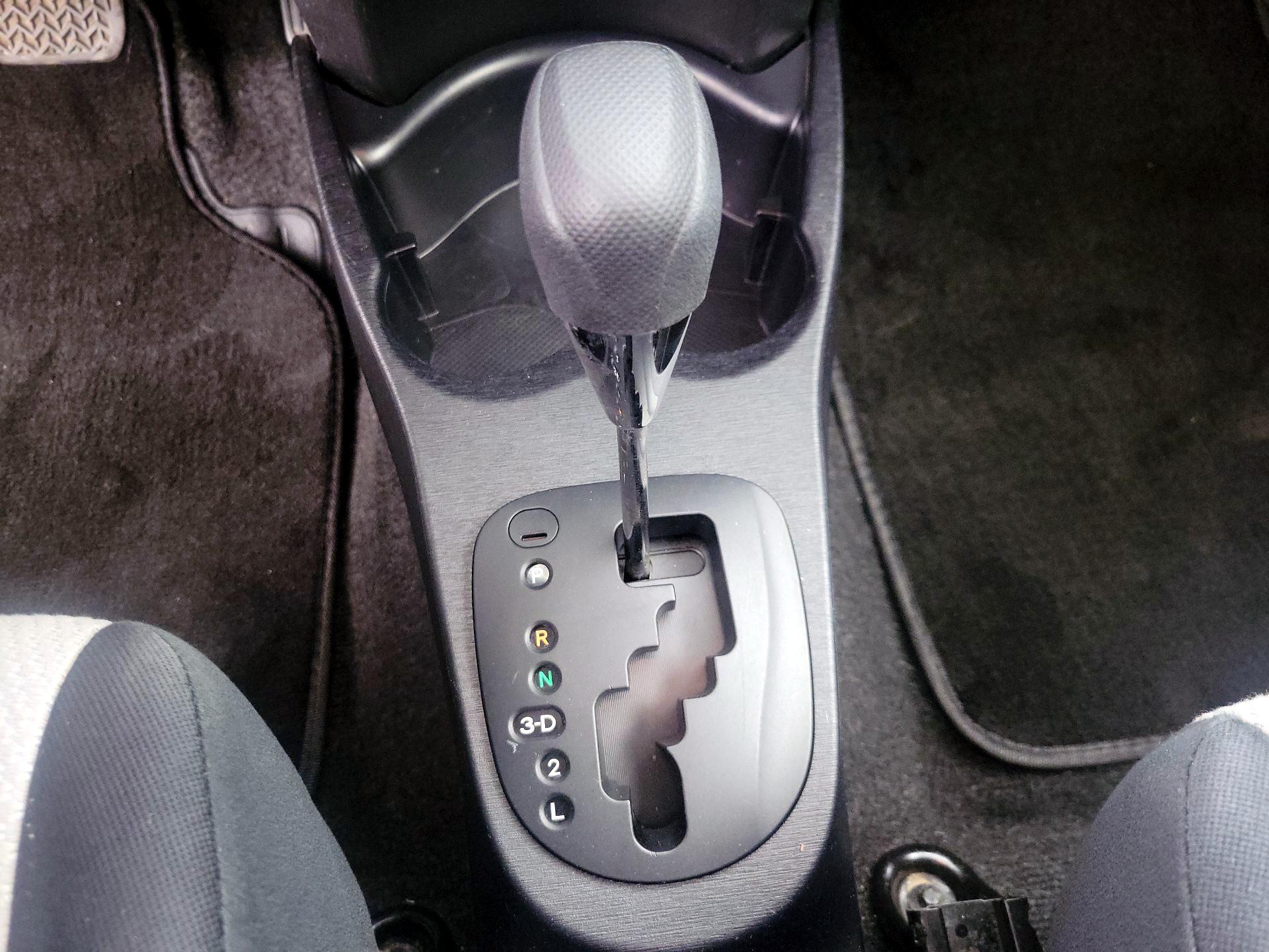 Thumbnail: 2014 Toyota Yaris - 16