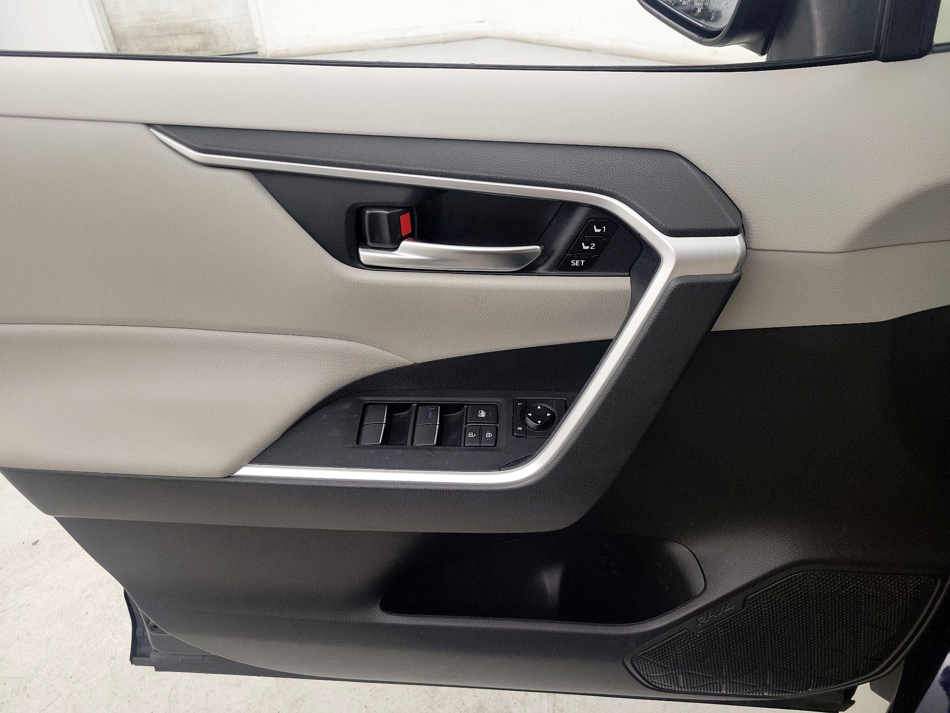 Thumbnail: 2021 Toyota RAV4 - 12