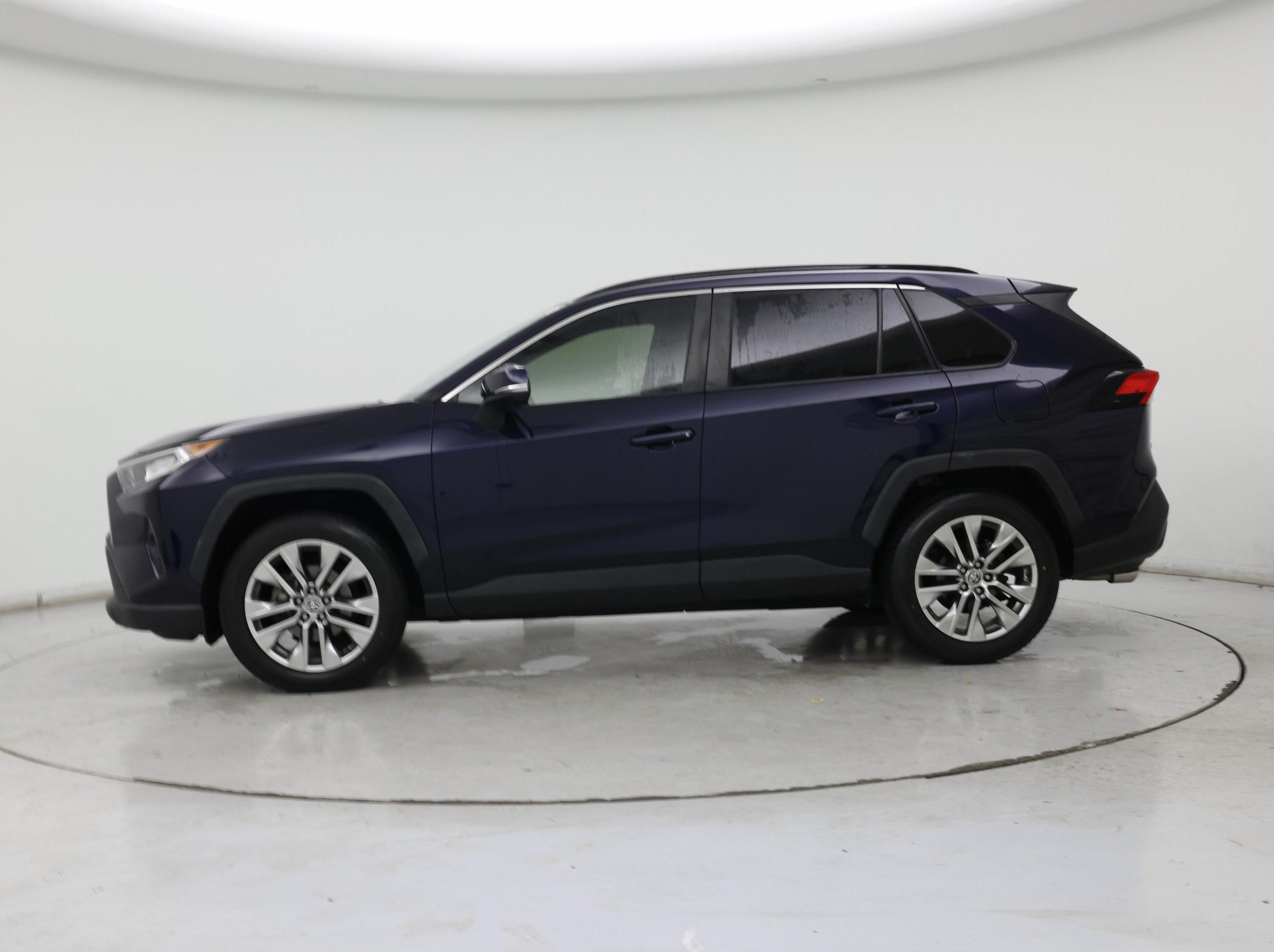 Thumbnail: 2021 Toyota RAV4 - 3