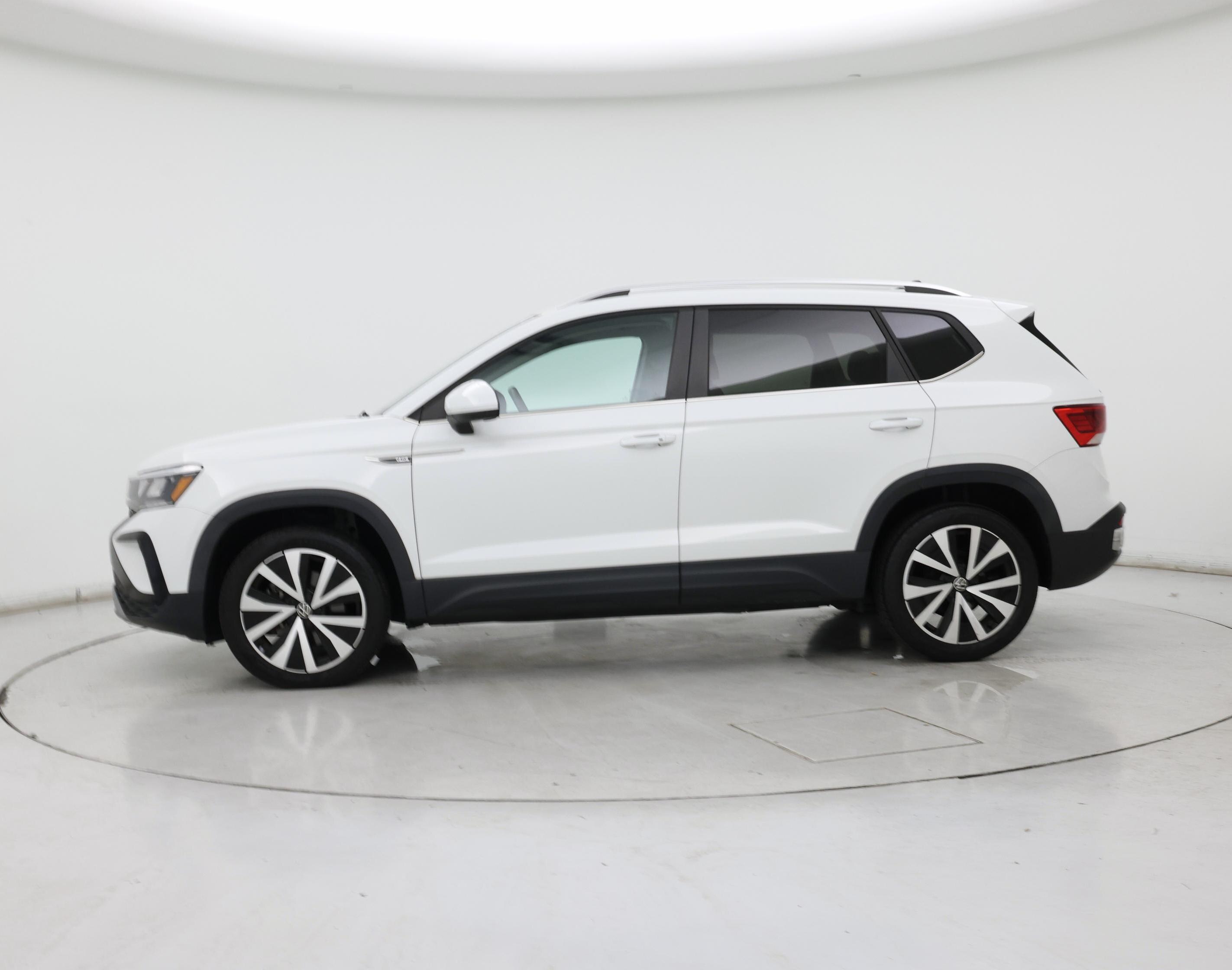 Thumbnail: 2023 Volkswagen Taos - 3