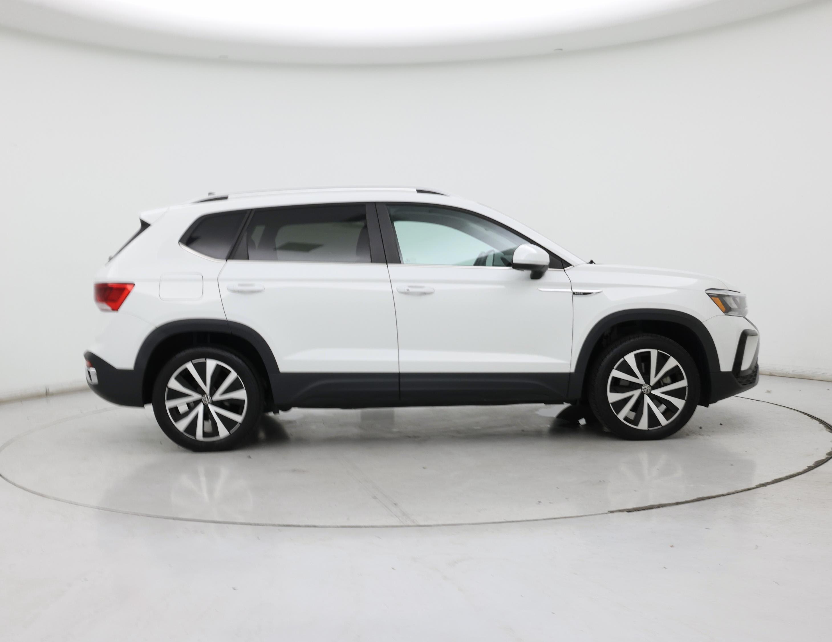 Thumbnail: 2023 Volkswagen Taos - 7