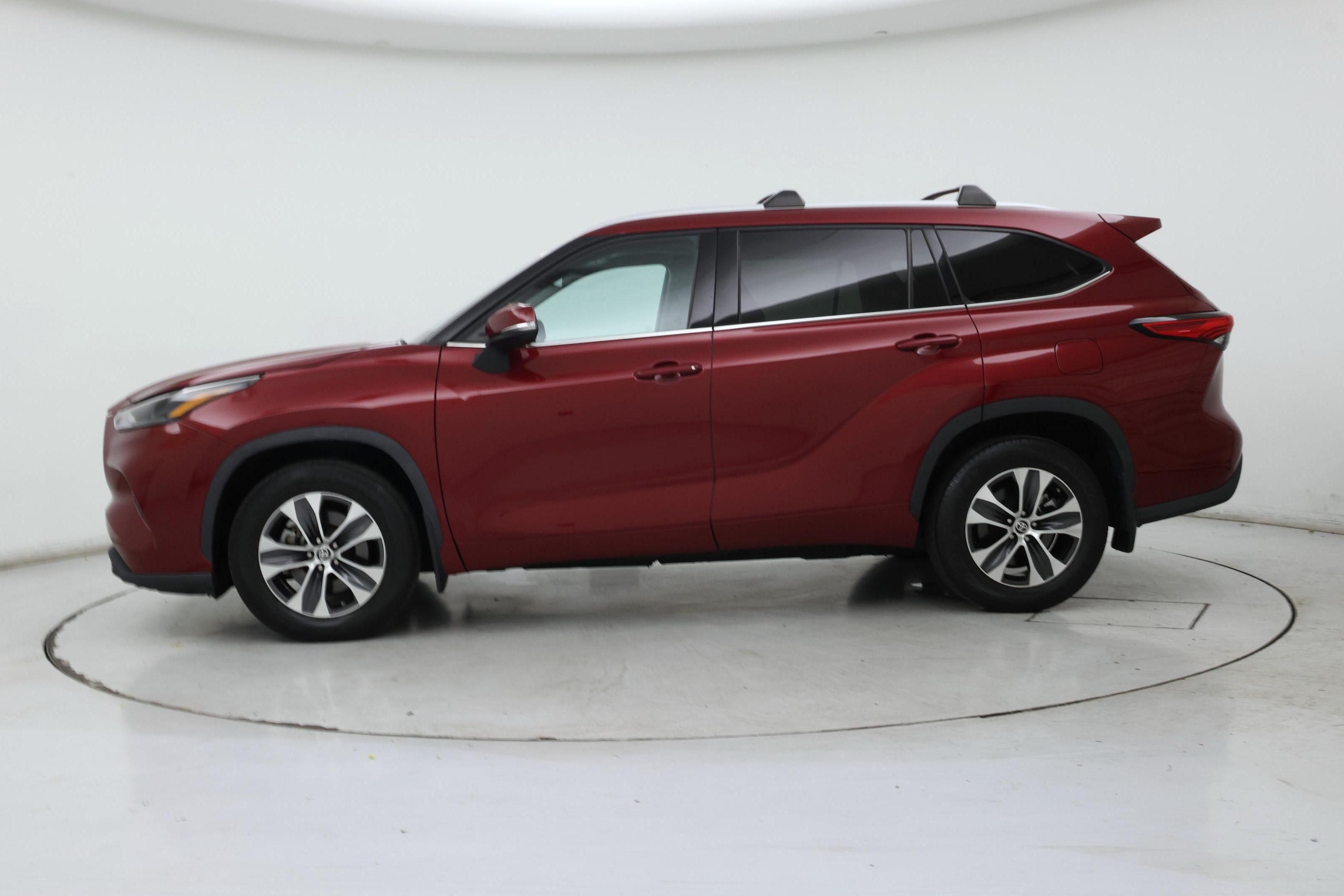 Thumbnail: 2022 Toyota Highlander - 3