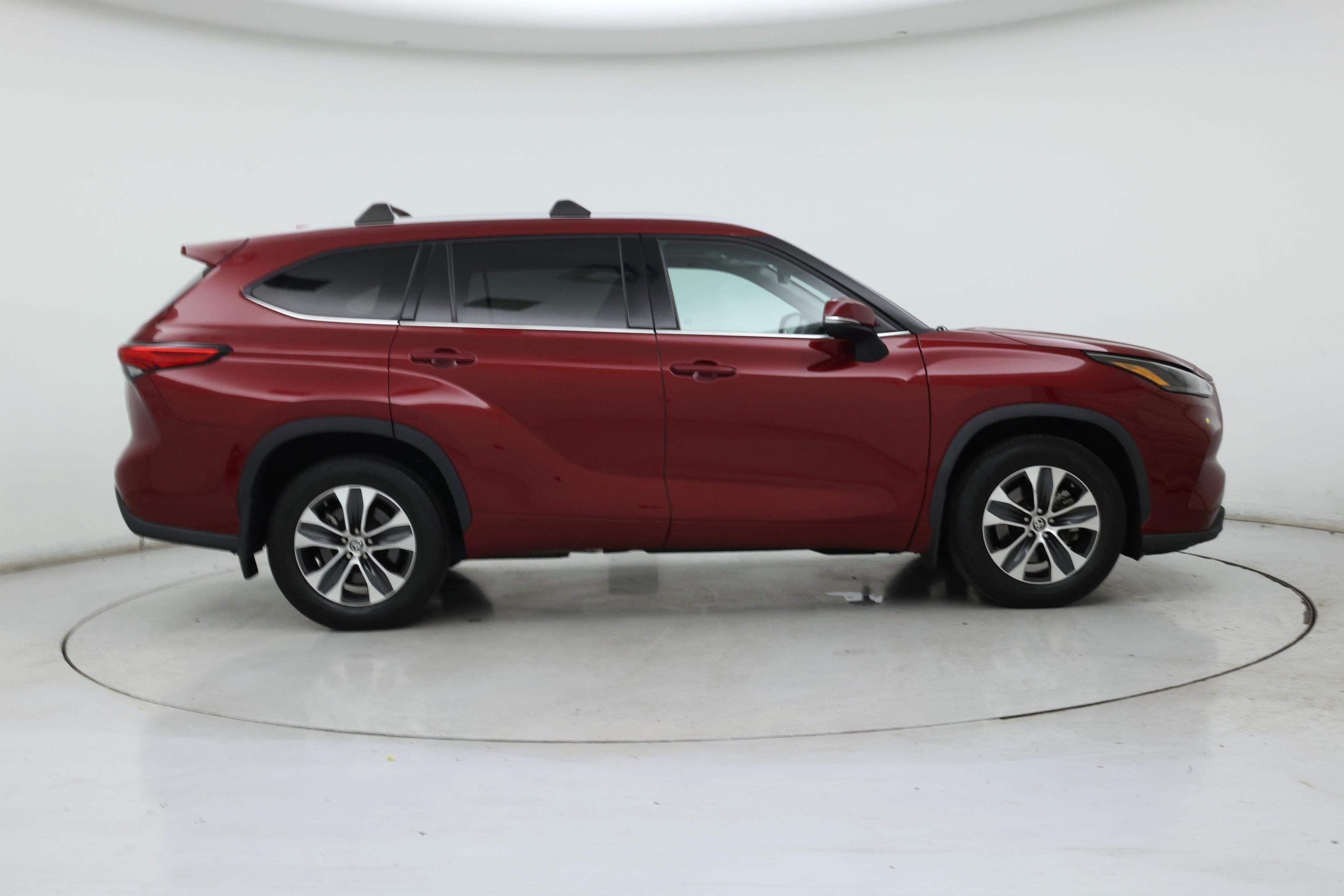 Thumbnail: 2022 Toyota Highlander - 7