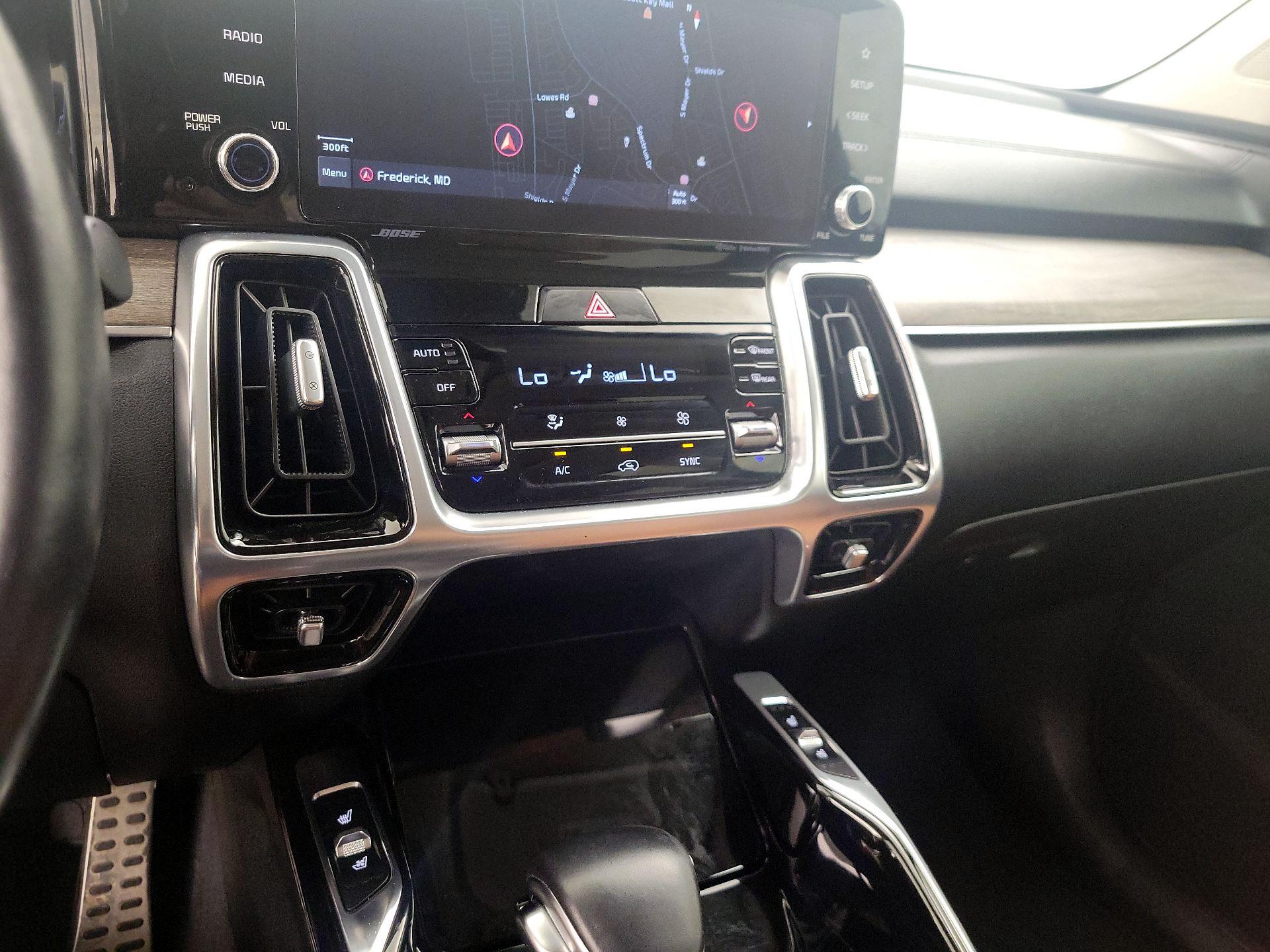 Thumbnail: 2022 Kia Sorento - 17