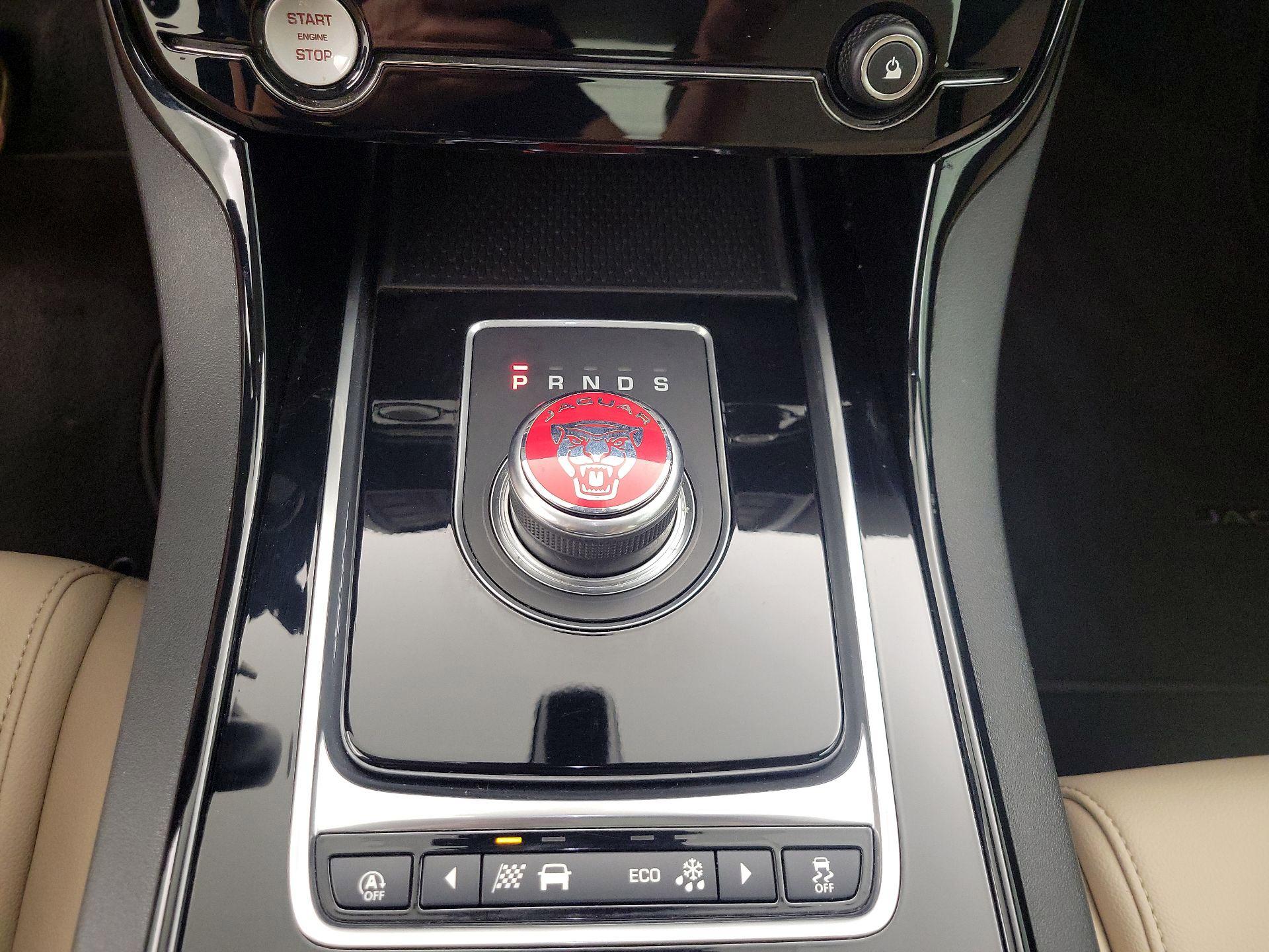 Thumbnail: 2018 Jaguar XE - 18