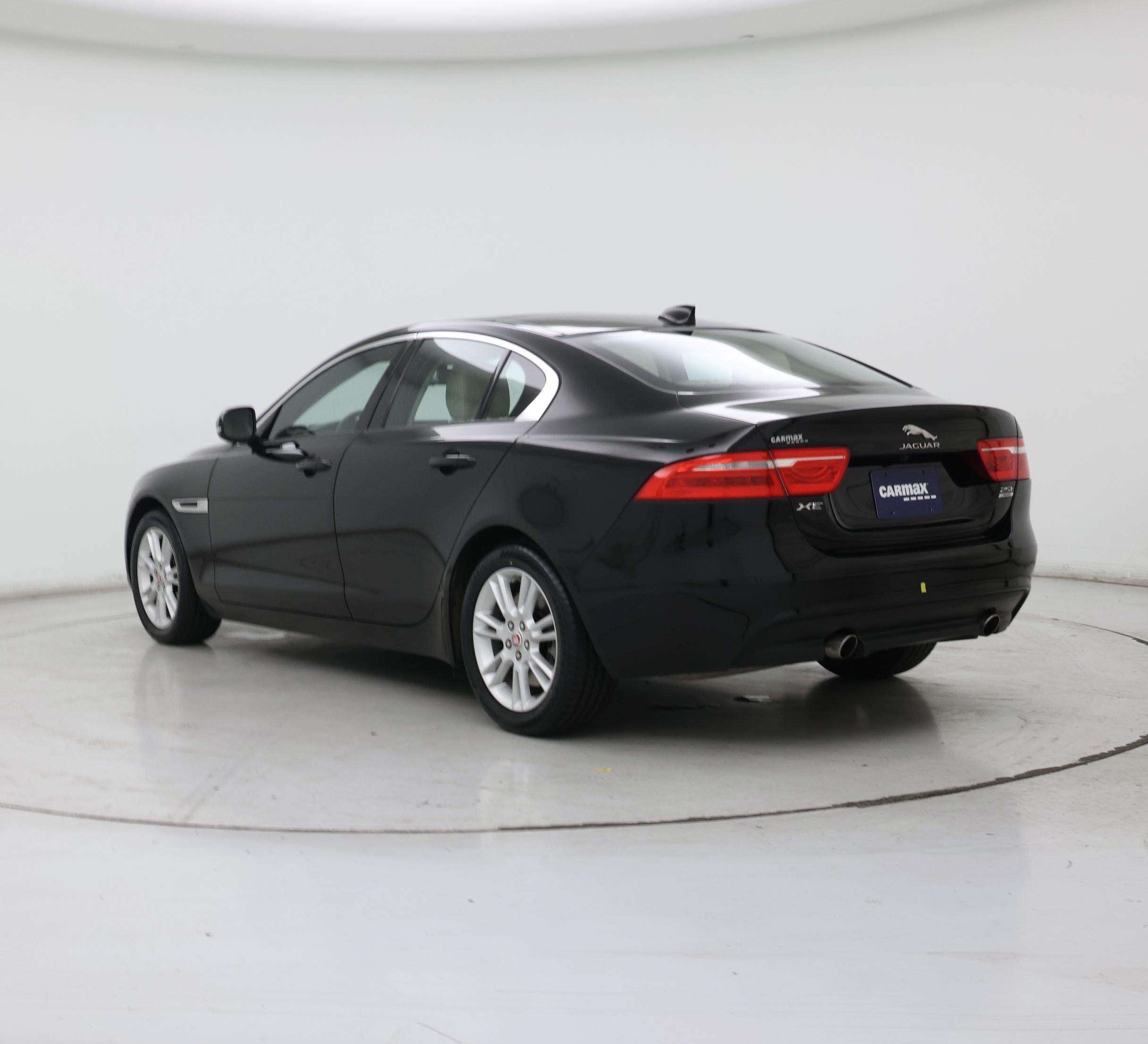 Thumbnail: 2018 Jaguar XE - 2