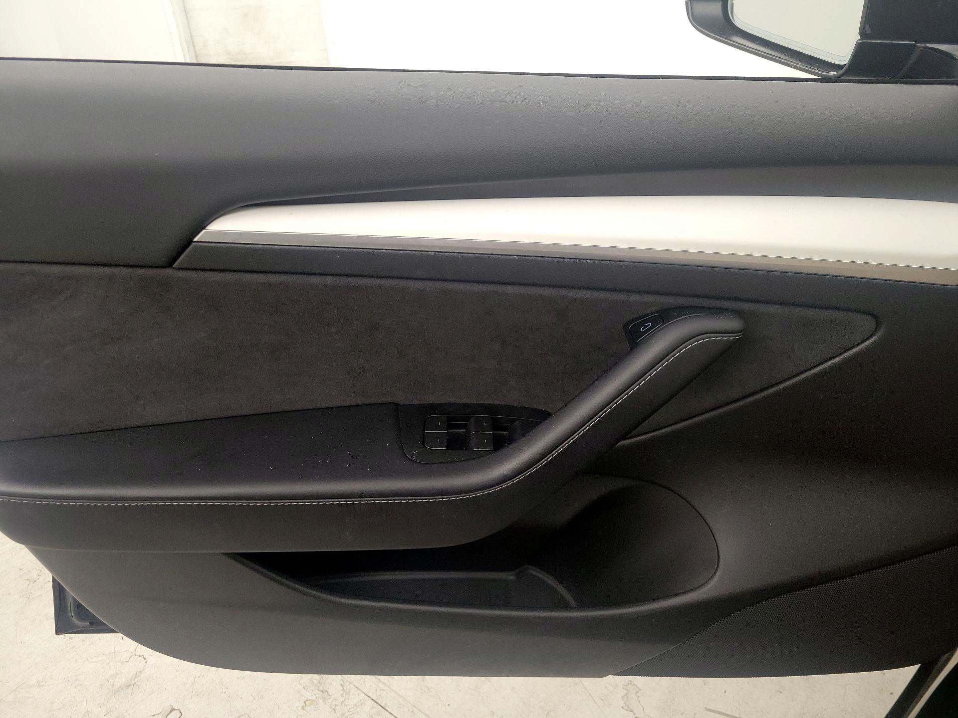 Thumbnail: 2022 Tesla Model 3 - 12
