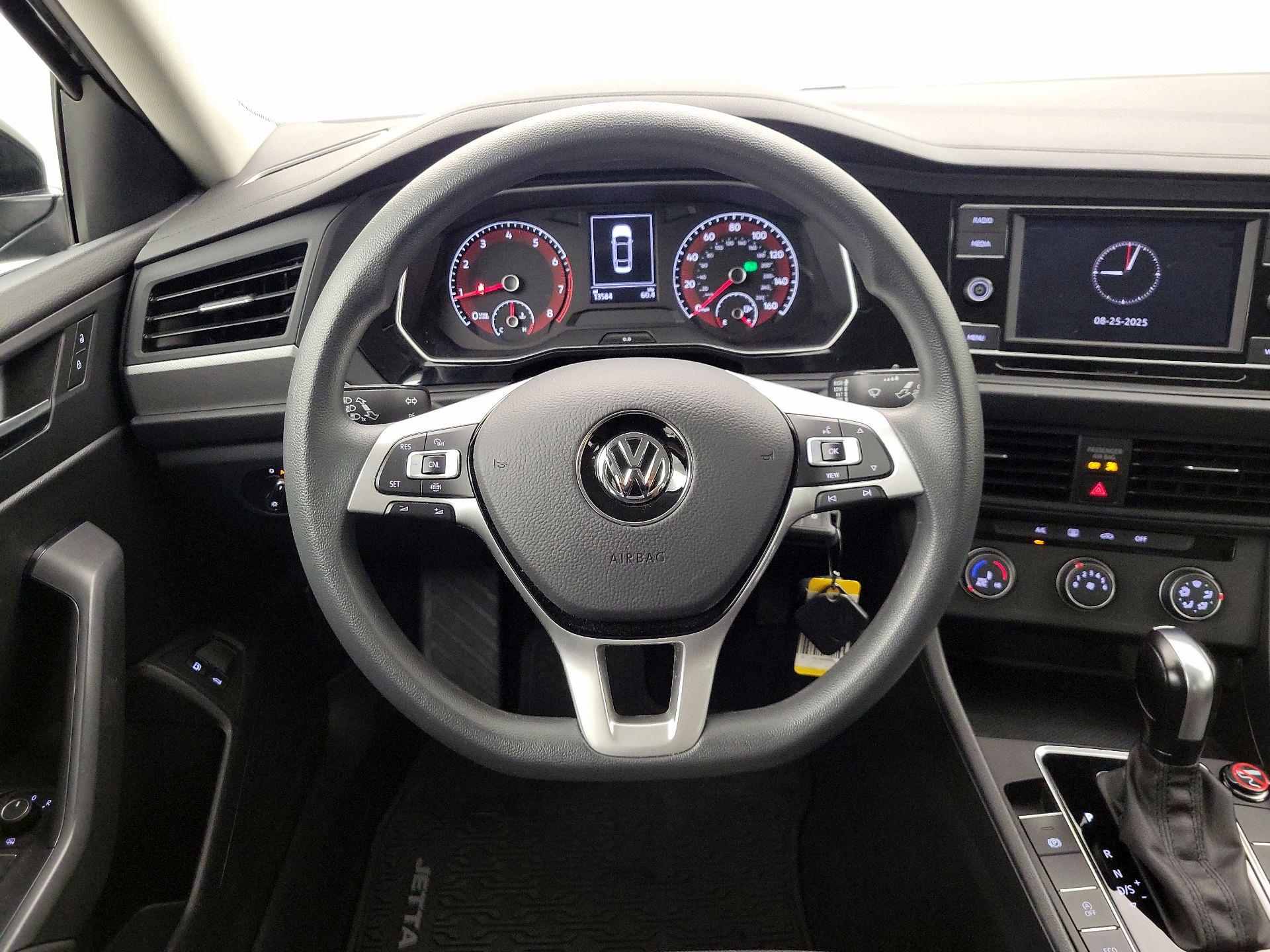 Thumbnail: 2021 Volkswagen Jetta - 10