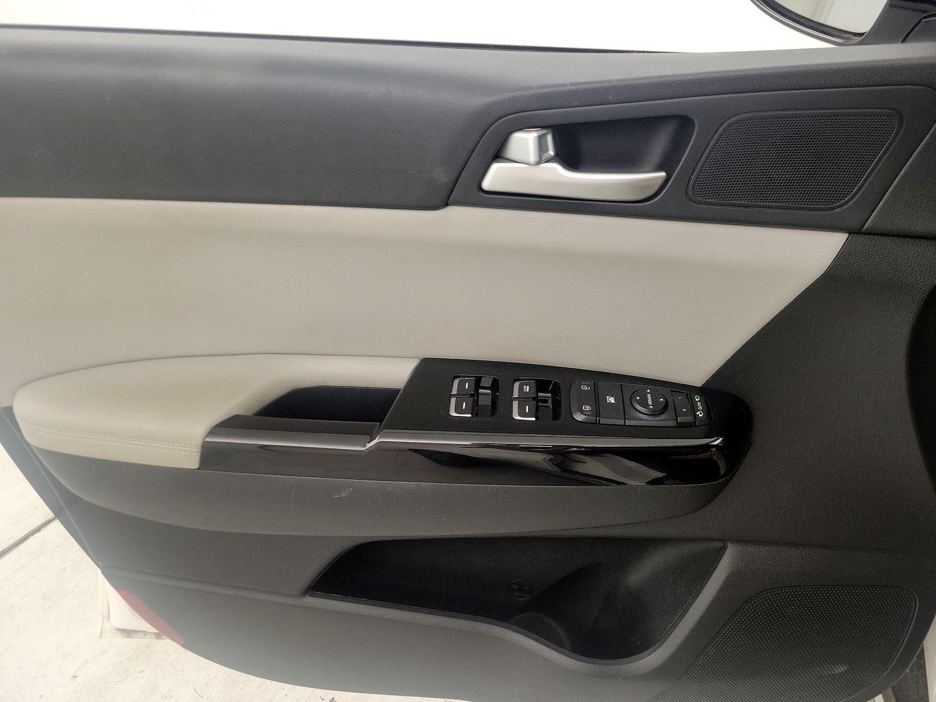 Thumbnail: 2019 Kia Sportage - 12