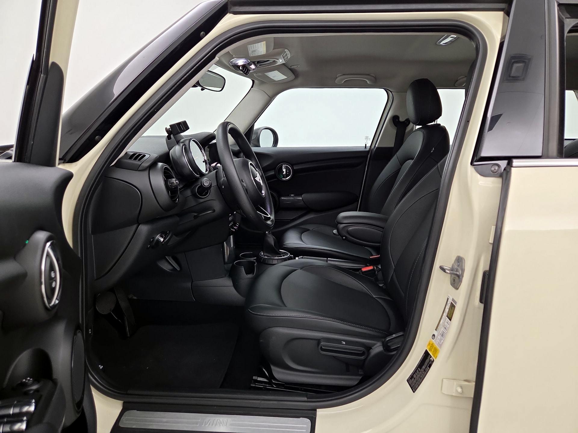 Thumbnail: 2015 MINI Cooper Hardtop - 11