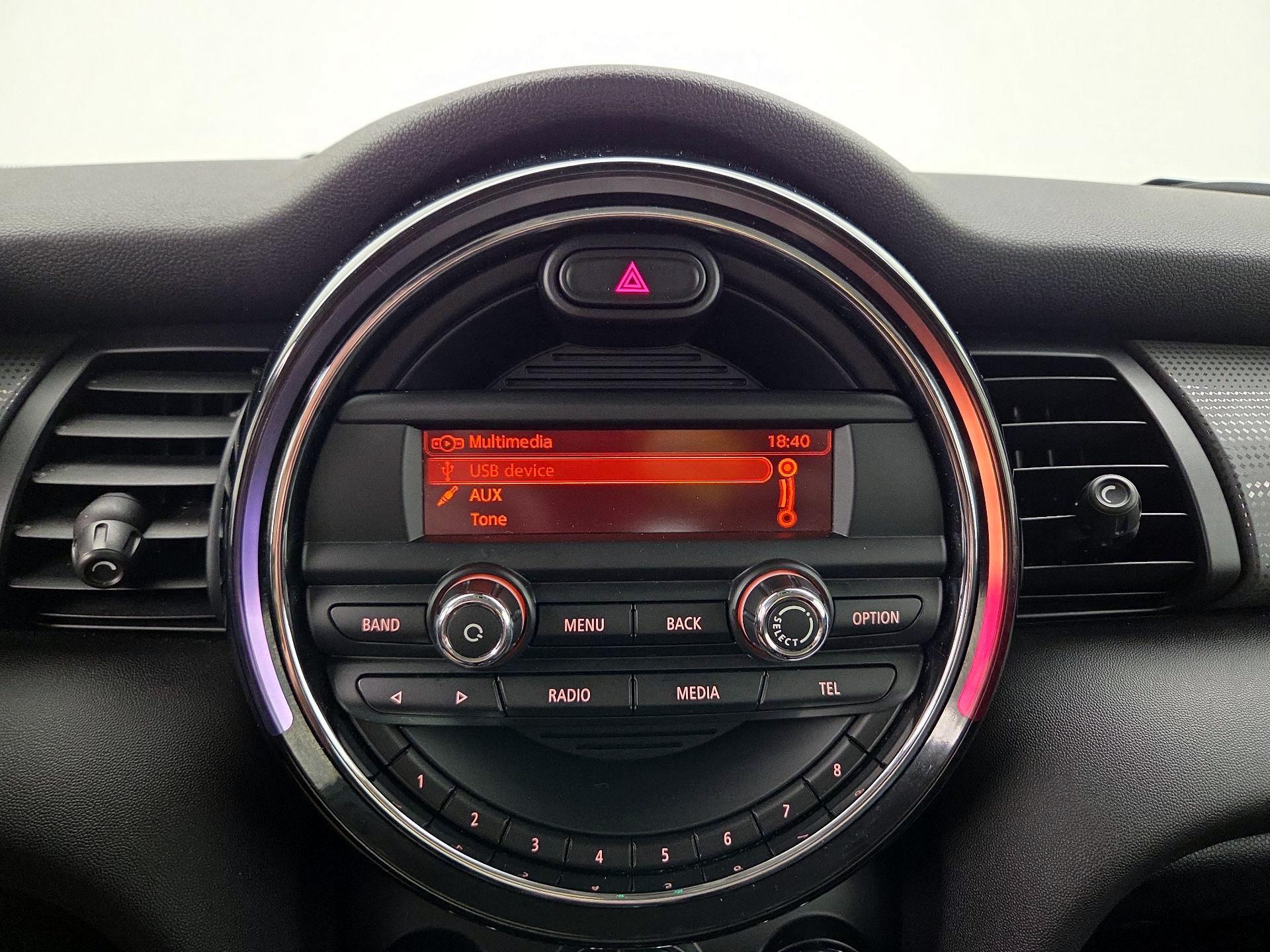 Thumbnail: 2015 MINI Cooper Hardtop - 14