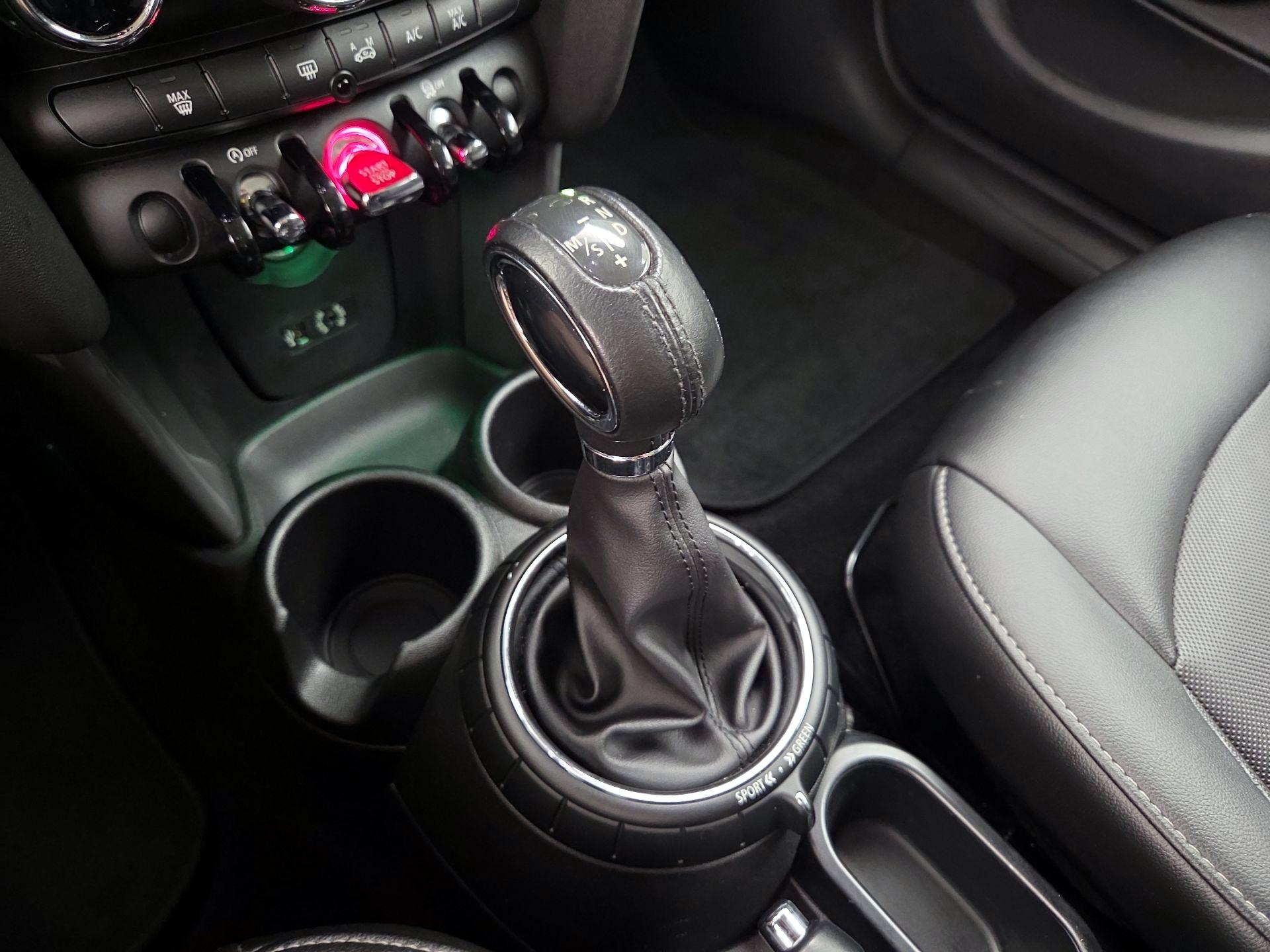 Thumbnail: 2015 MINI Cooper Hardtop - 16