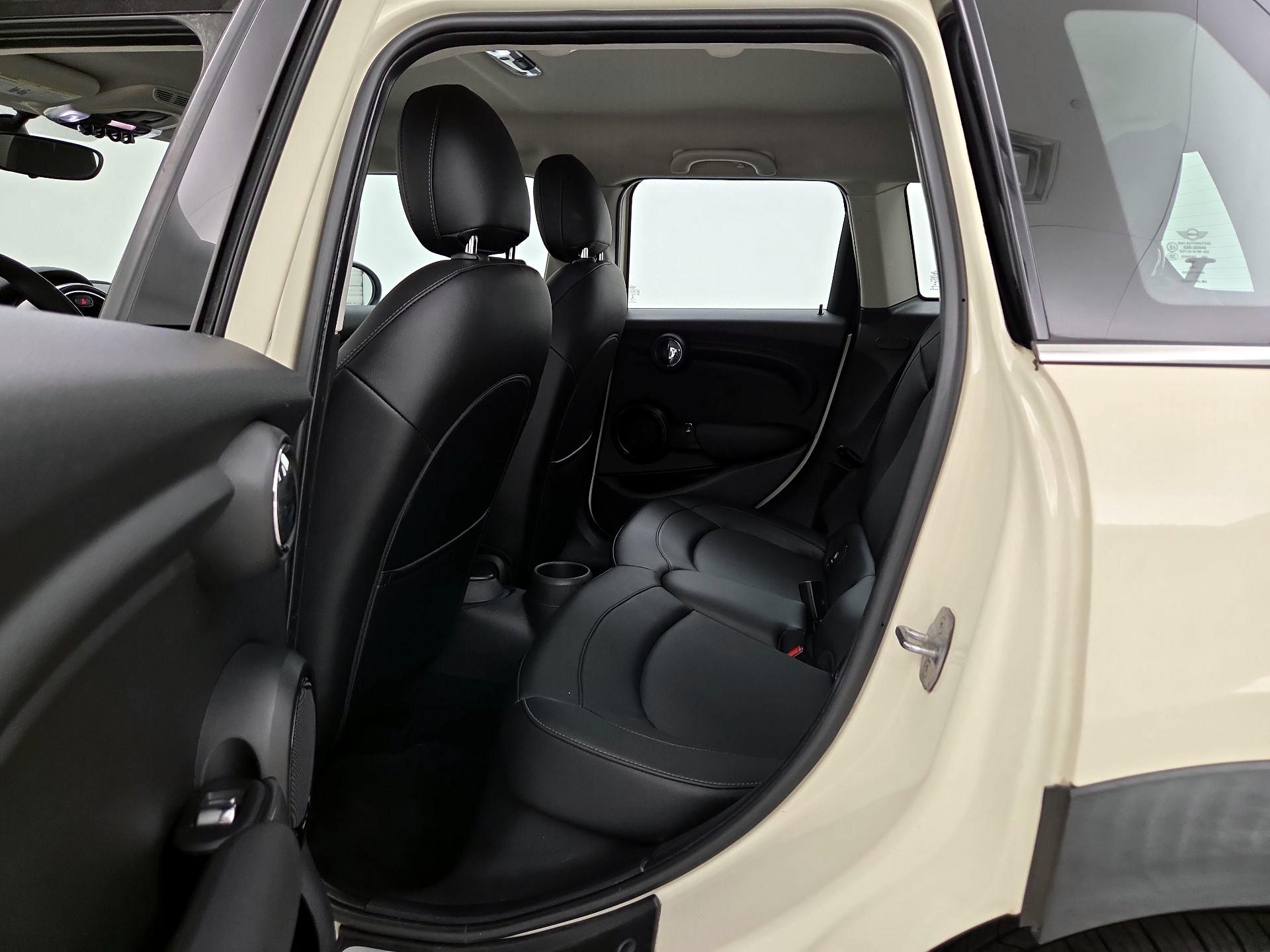 Thumbnail: 2015 MINI Cooper Hardtop - 18
