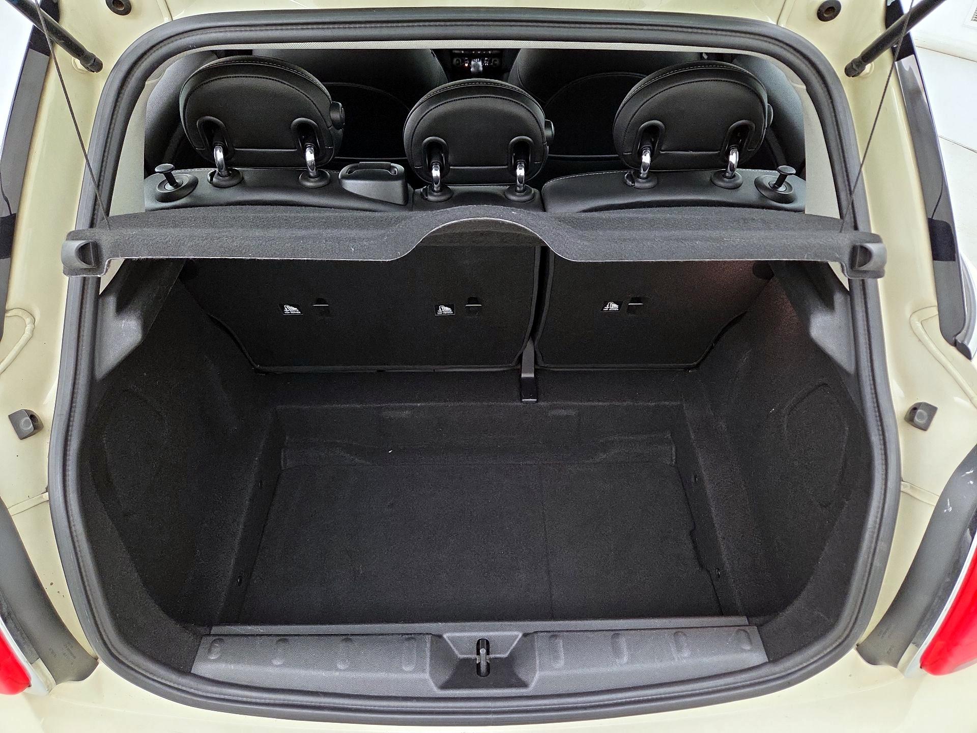 Thumbnail: 2015 MINI Cooper Hardtop - 19