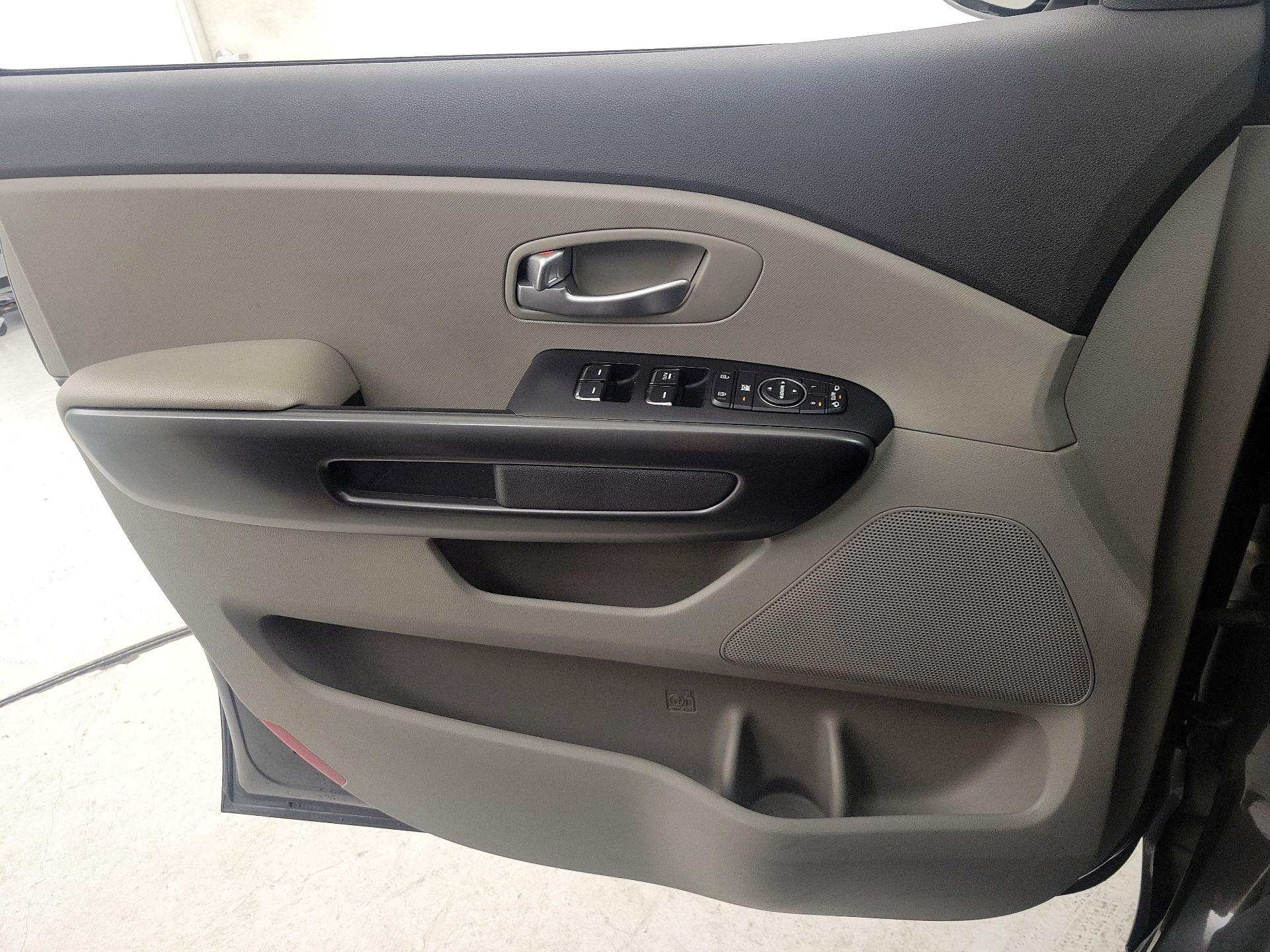 Thumbnail: 2018 Kia Sedona - 12