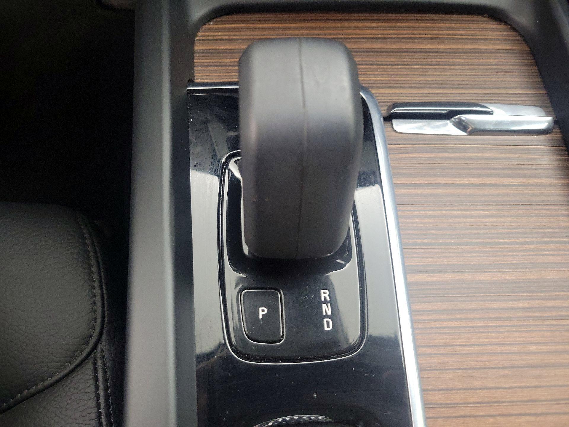 Thumbnail: 2022 Volvo XC60 - 17