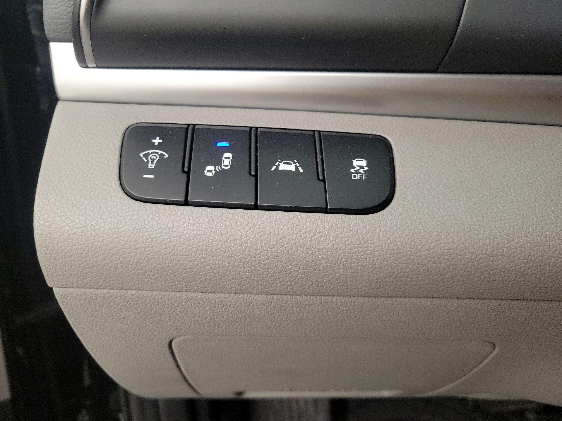 Thumbnail: 2020 Hyundai Elantra - 13