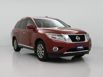 Red 2015 Nissan Pathfinder SL