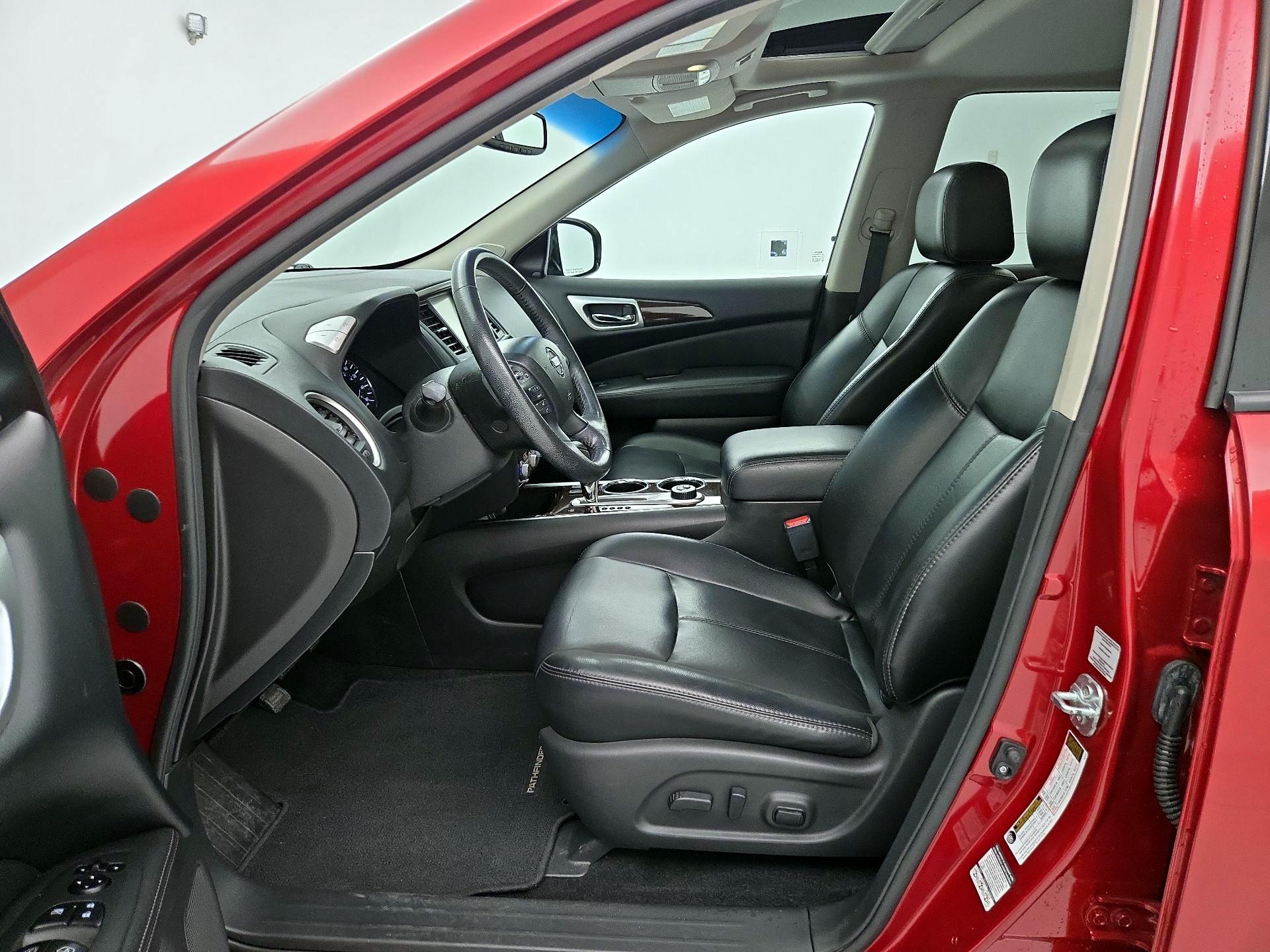 Thumbnail: 2015 Nissan Pathfinder - 11