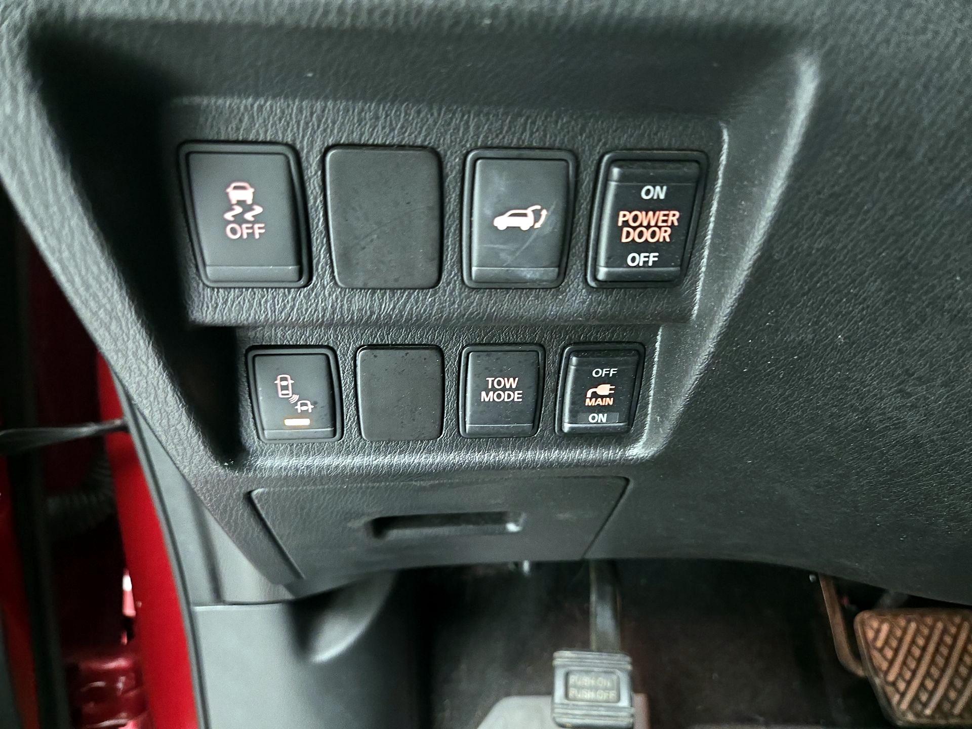 Thumbnail: 2015 Nissan Pathfinder - 13