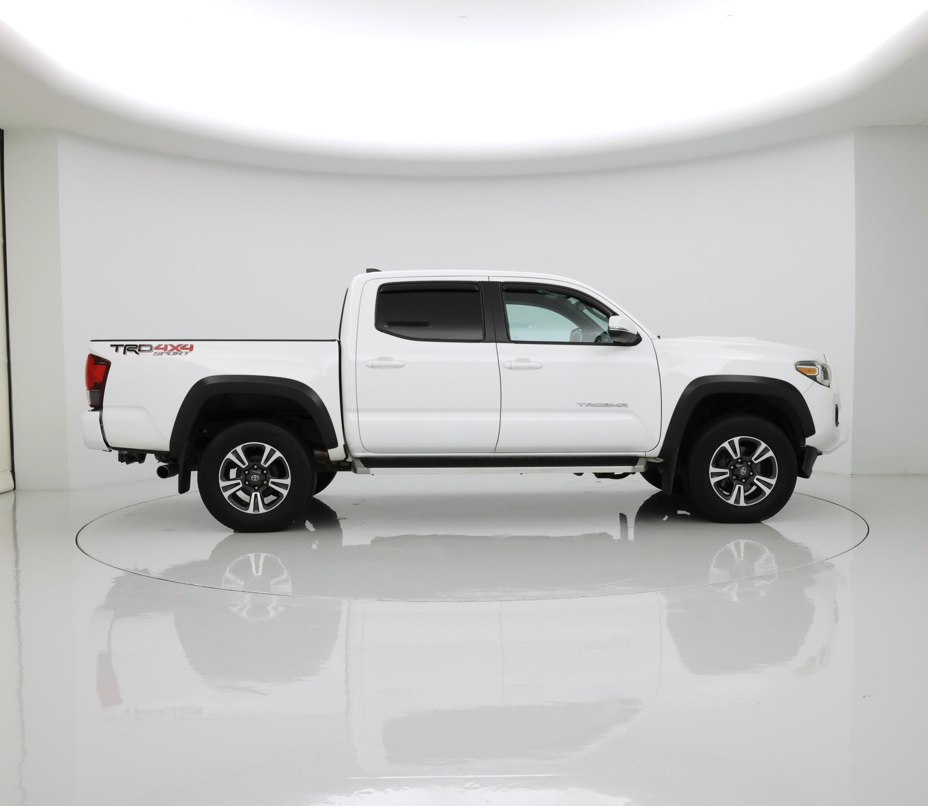 Thumbnail: 2019 Toyota Tacoma - 7