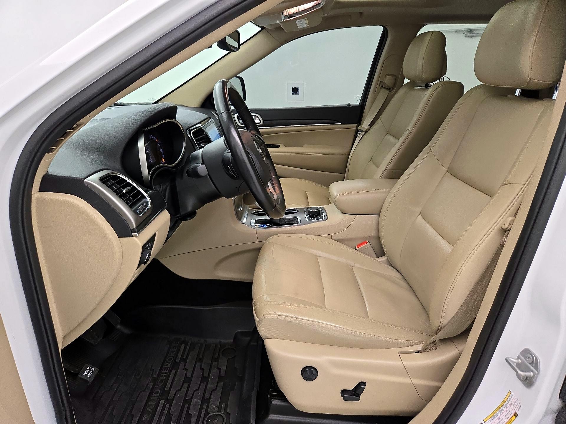 Thumbnail: 2020 Jeep Grand Cherokee - 11