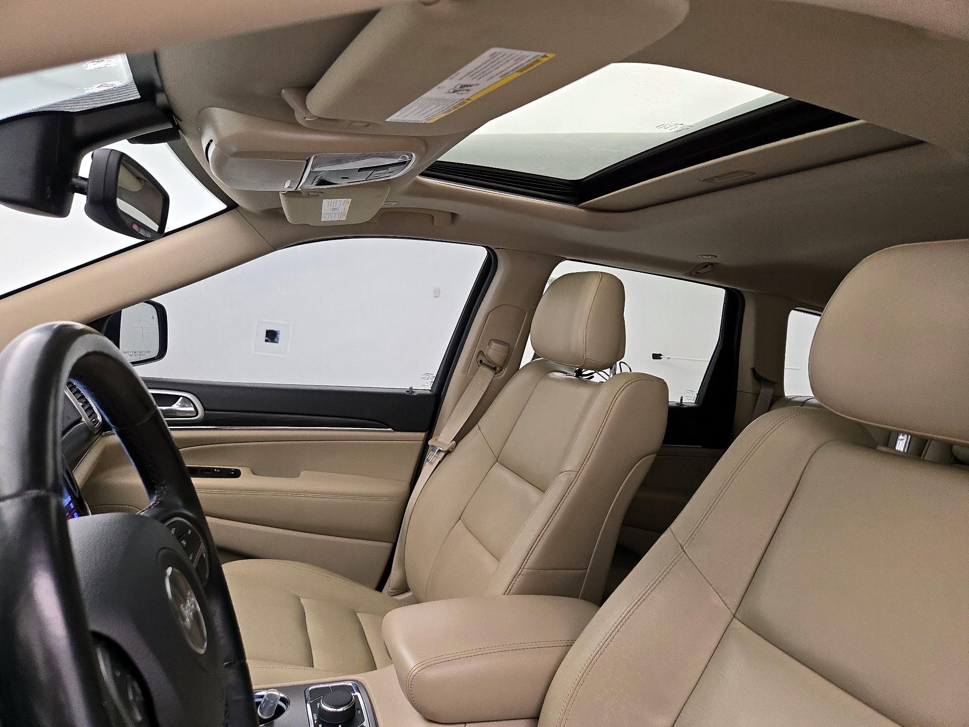 Thumbnail: 2020 Jeep Grand Cherokee - 20