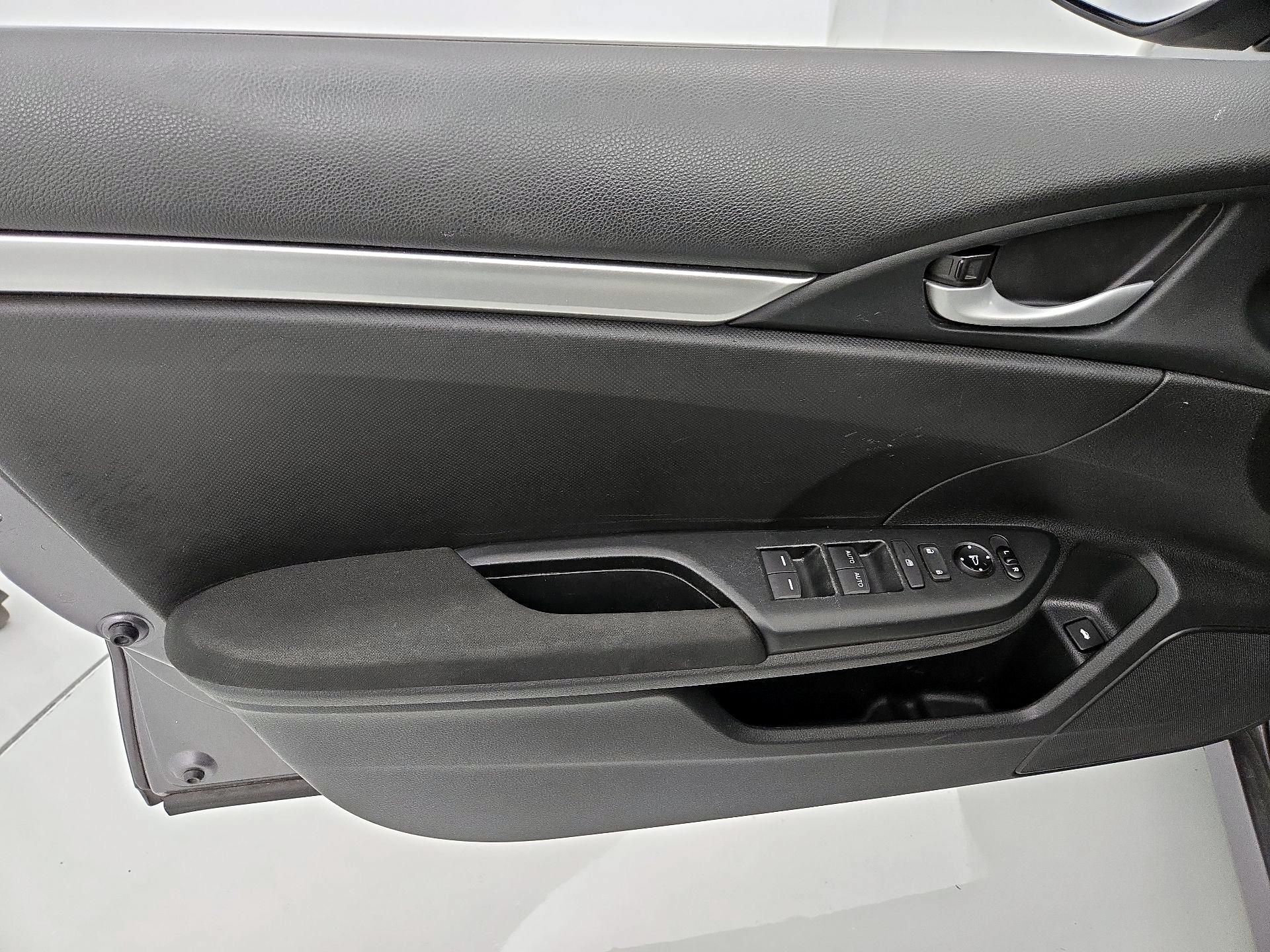 Thumbnail: 2016 Honda Civic - 12
