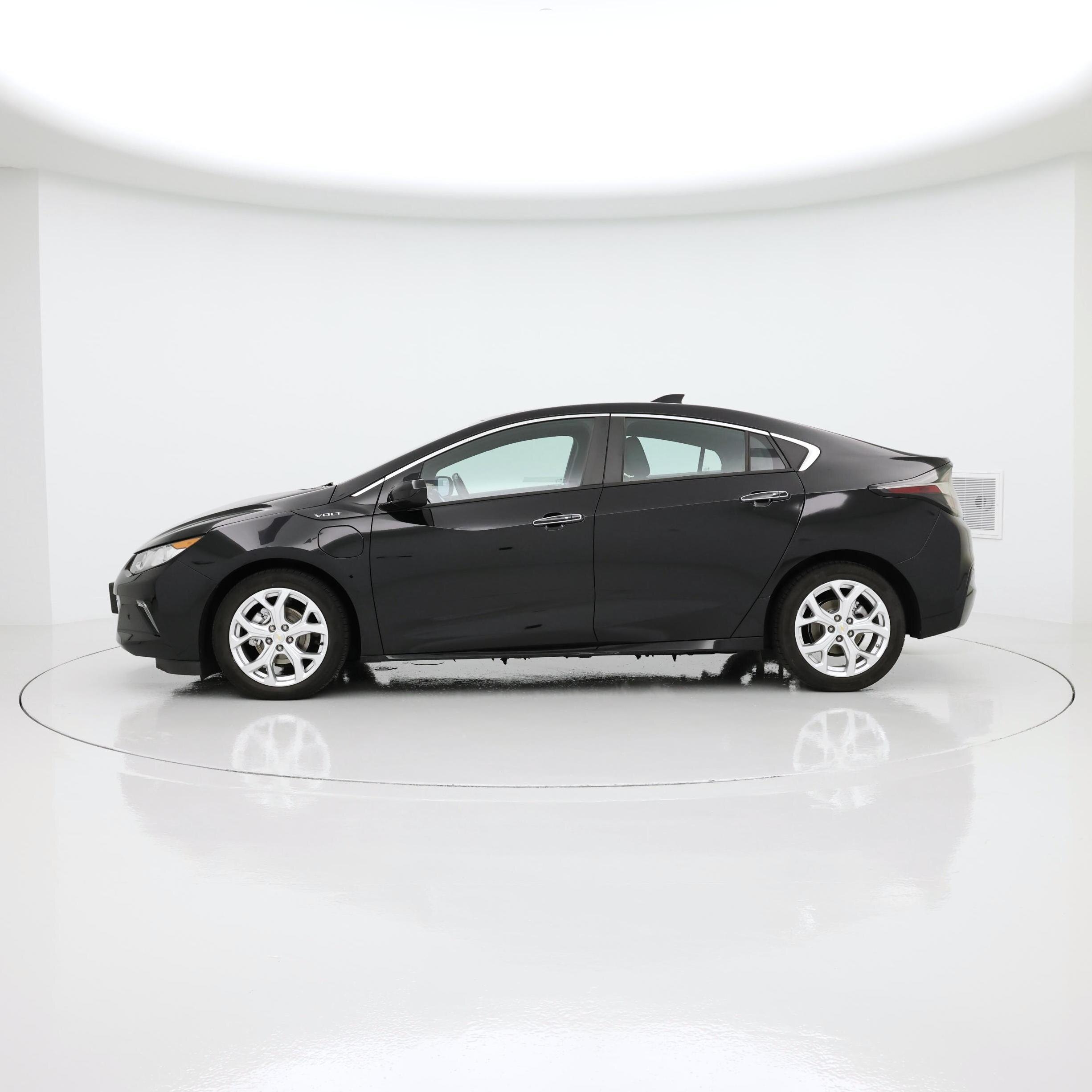 Thumbnail: 2018 Chevrolet Volt - 3