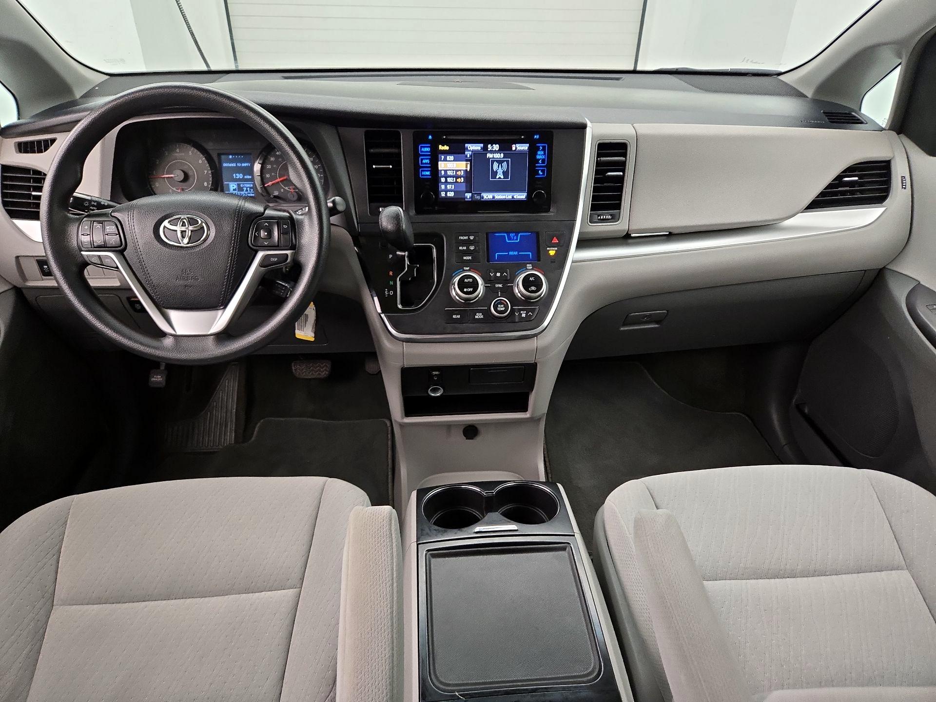 Thumbnail: 2015 Toyota Sienna - 9