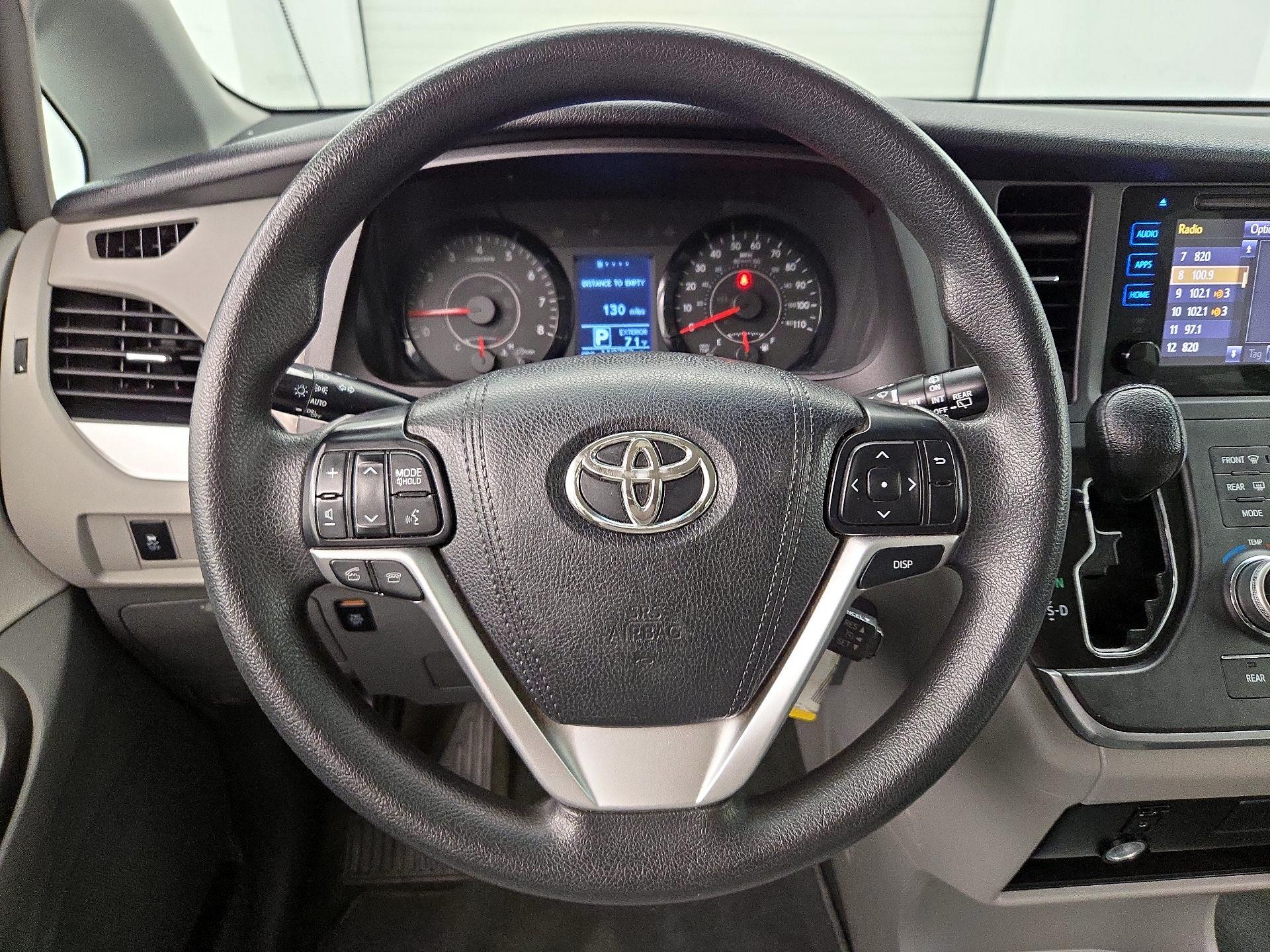 Thumbnail: 2015 Toyota Sienna - 10