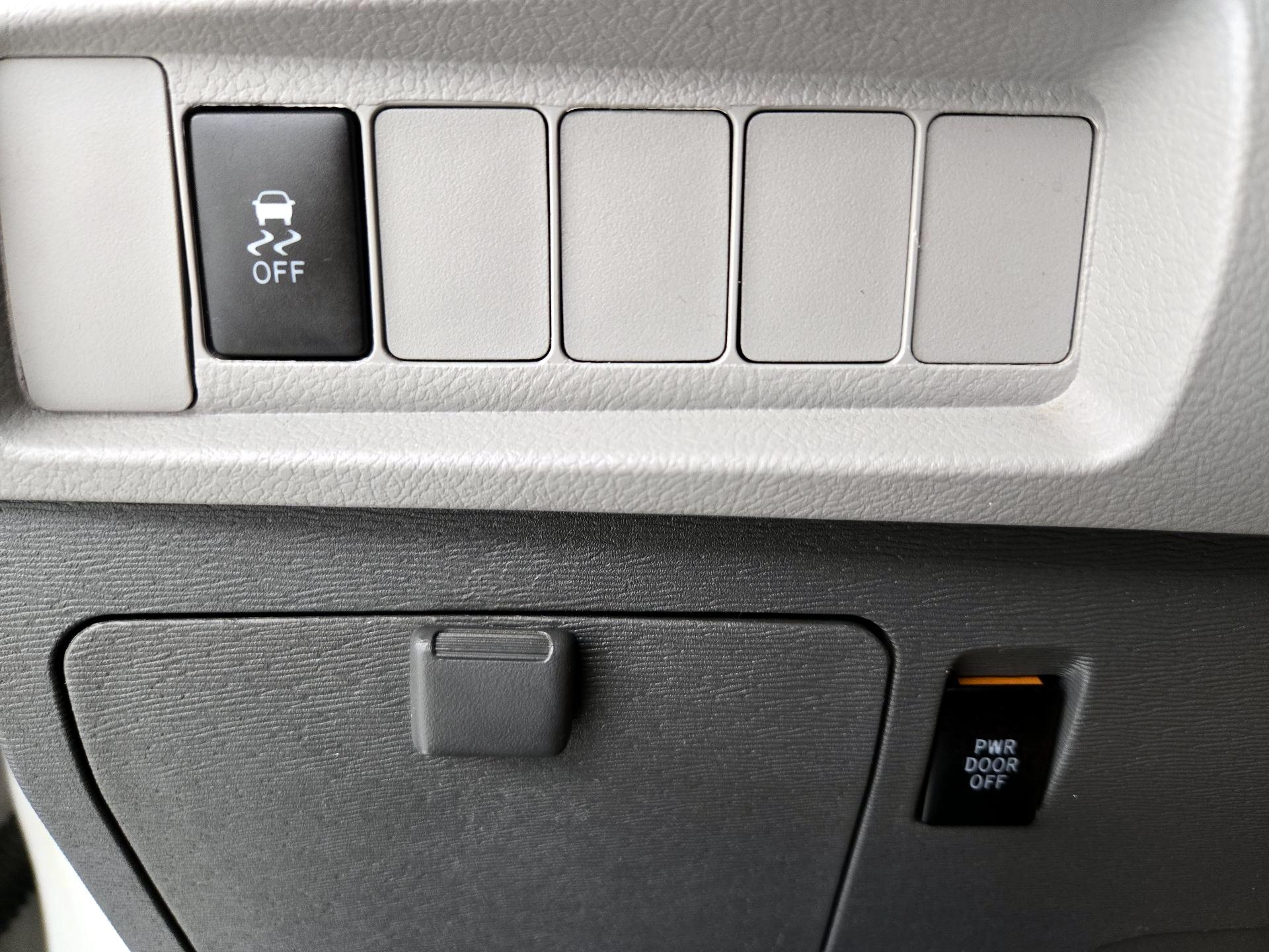 Thumbnail: 2015 Toyota Sienna - 13